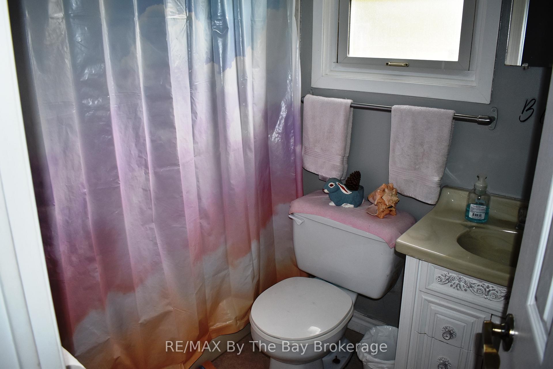 Photo 7 of 810 River Road E, Wasaga Beach — HOMEH