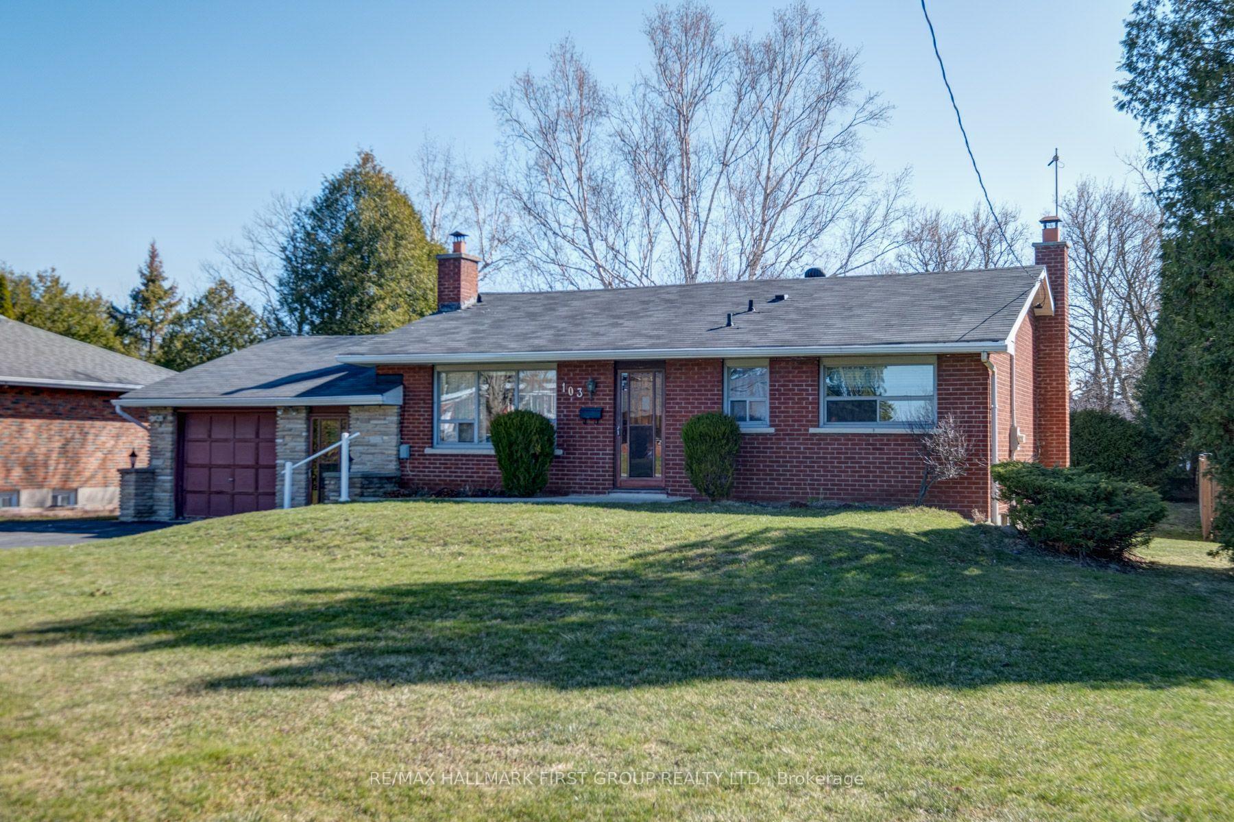 Photo 8 of 103 Elizabeth Crescent S, Whitby, Blue Grass Meadows — HOMEH