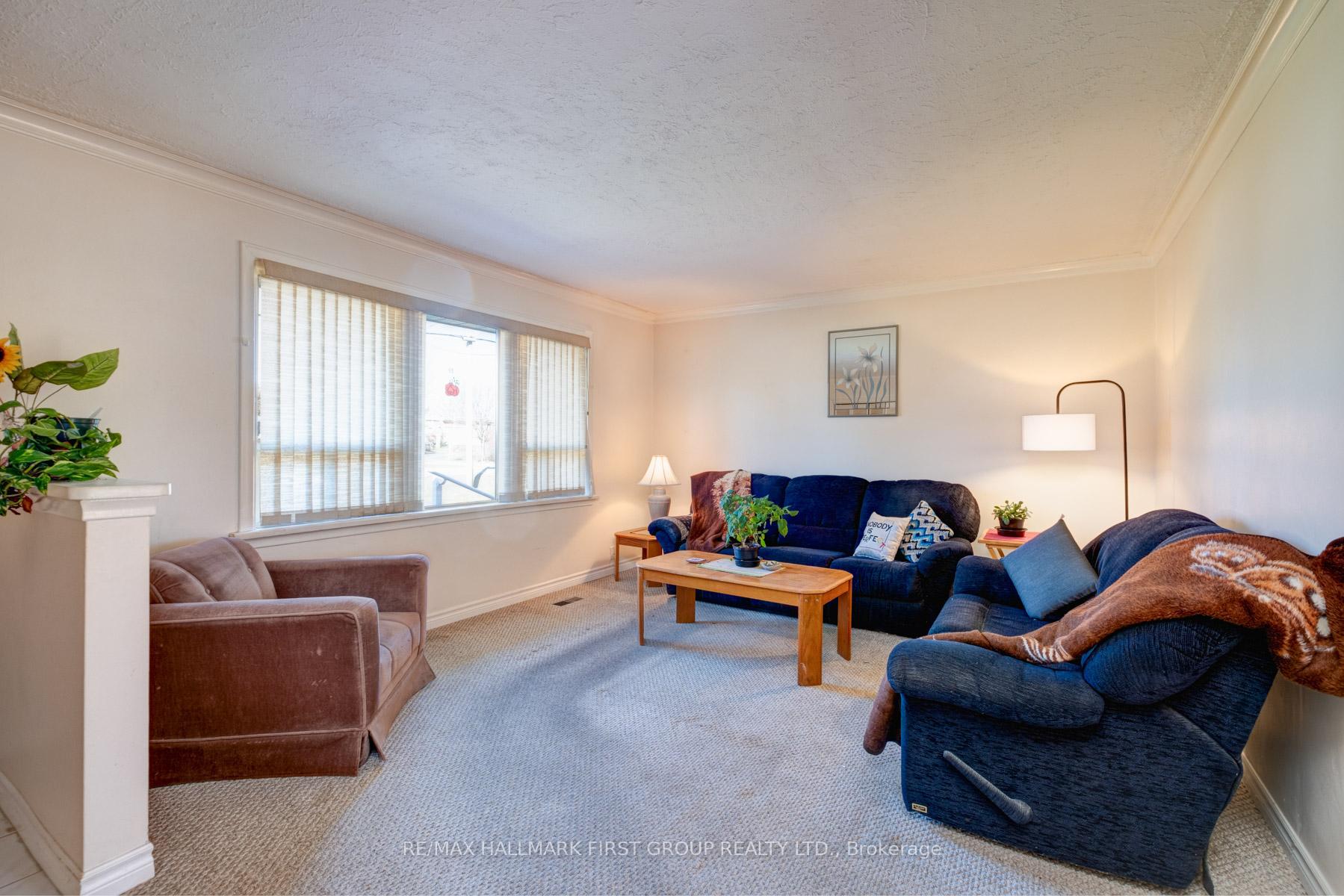 Photo 19 of 103 Elizabeth Crescent S, Whitby, Blue Grass Meadows — HOMEH