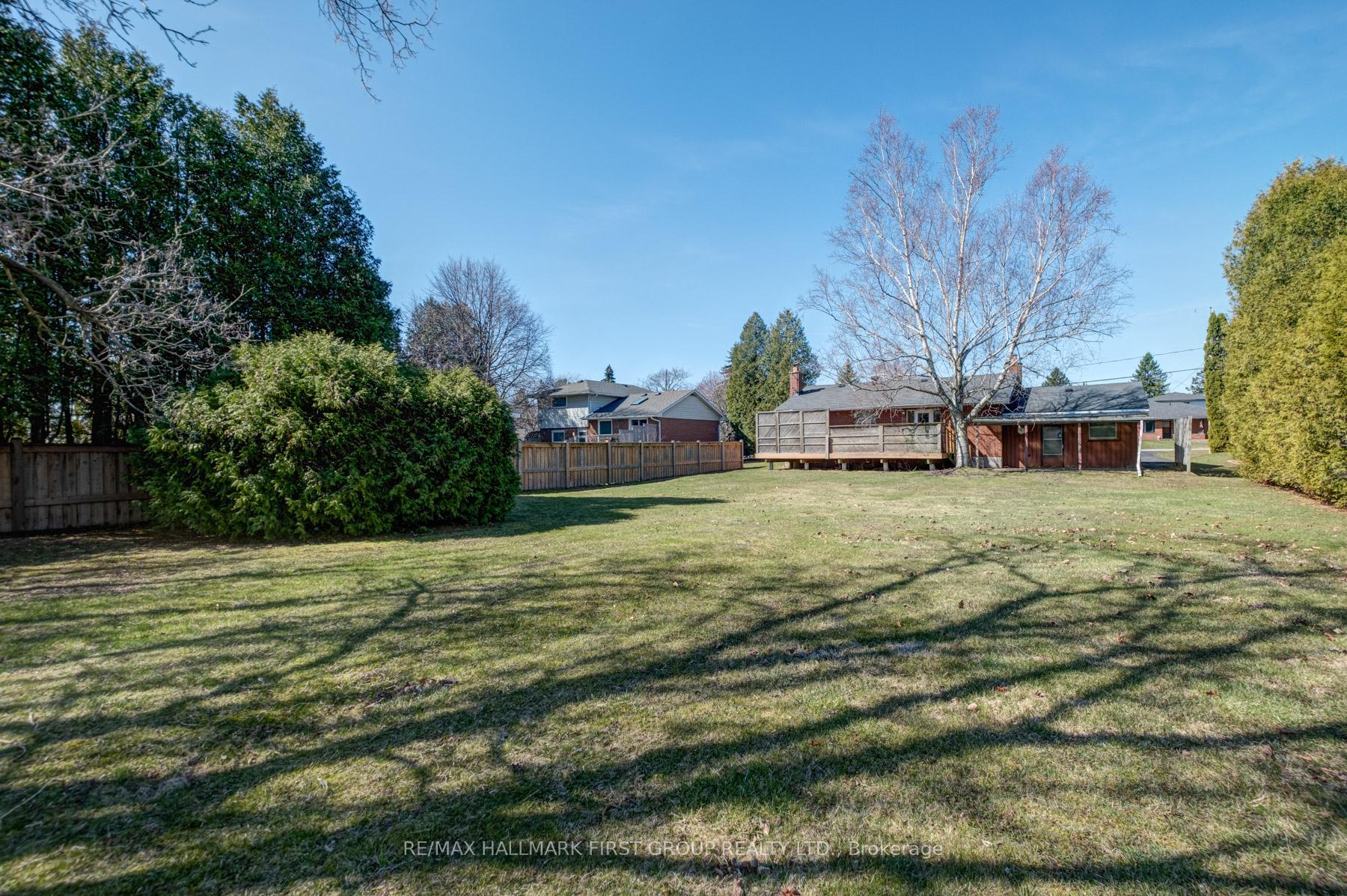 Photo 16 of 103 Elizabeth Crescent S, Whitby, Blue Grass Meadows — HOMEH