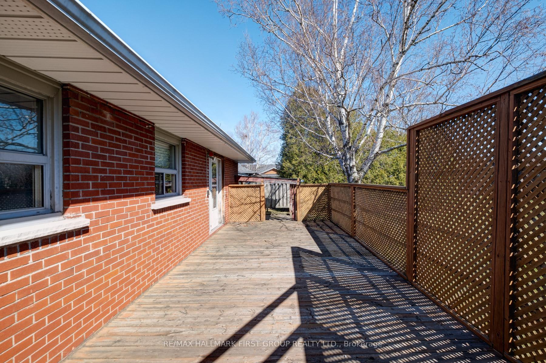 Photo 13 of 103 Elizabeth Crescent S, Whitby, Blue Grass Meadows — HOMEH