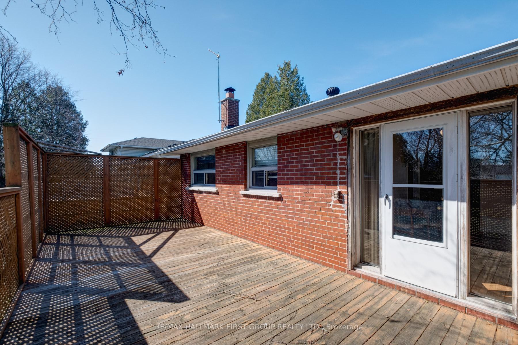 Photo 14 of 103 Elizabeth Crescent S, Whitby, Blue Grass Meadows — HOMEH