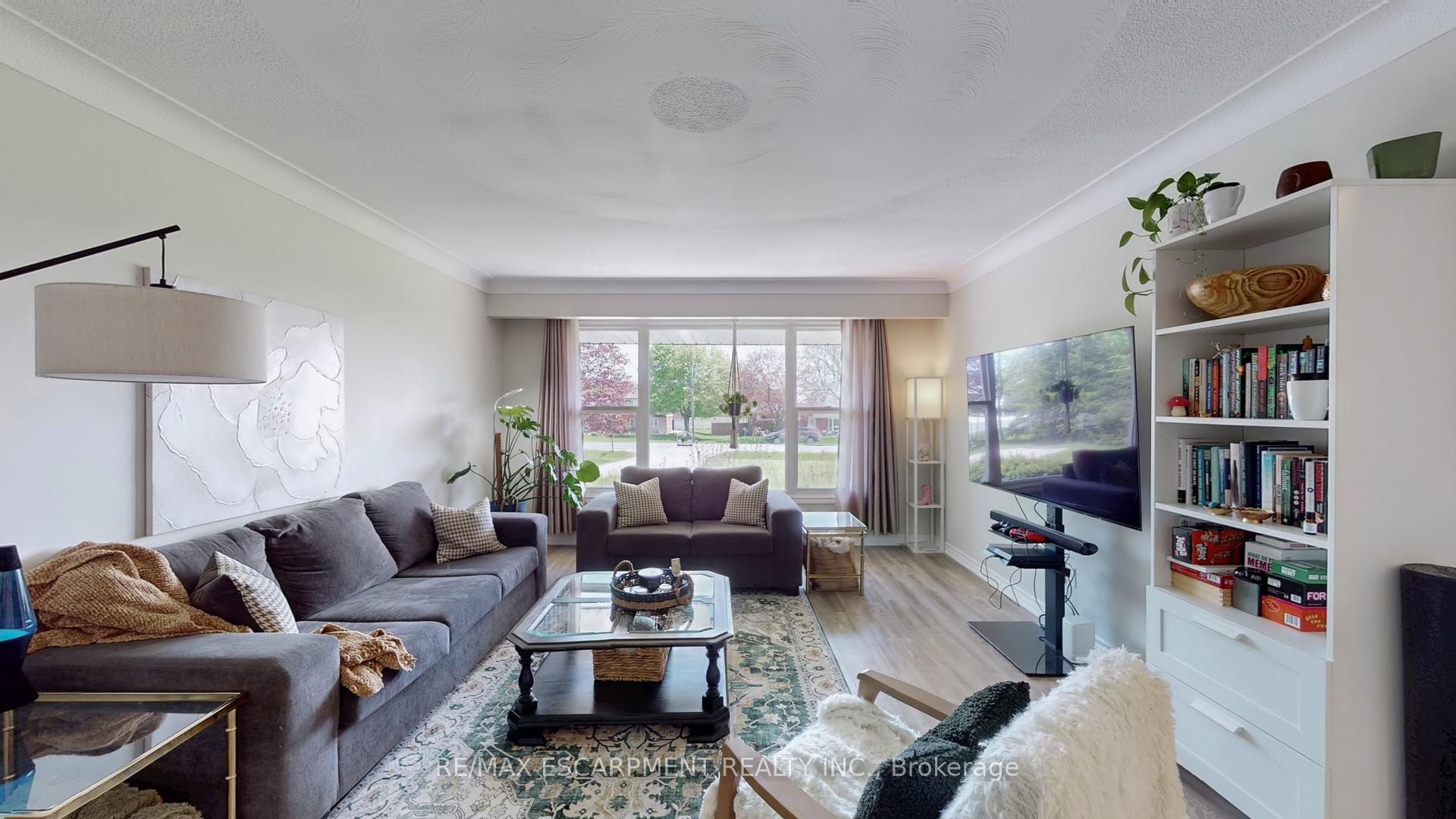 Photo 3 of 630 Trinity Church Road, Hamilton, Rural Glanbrook — HOMEH