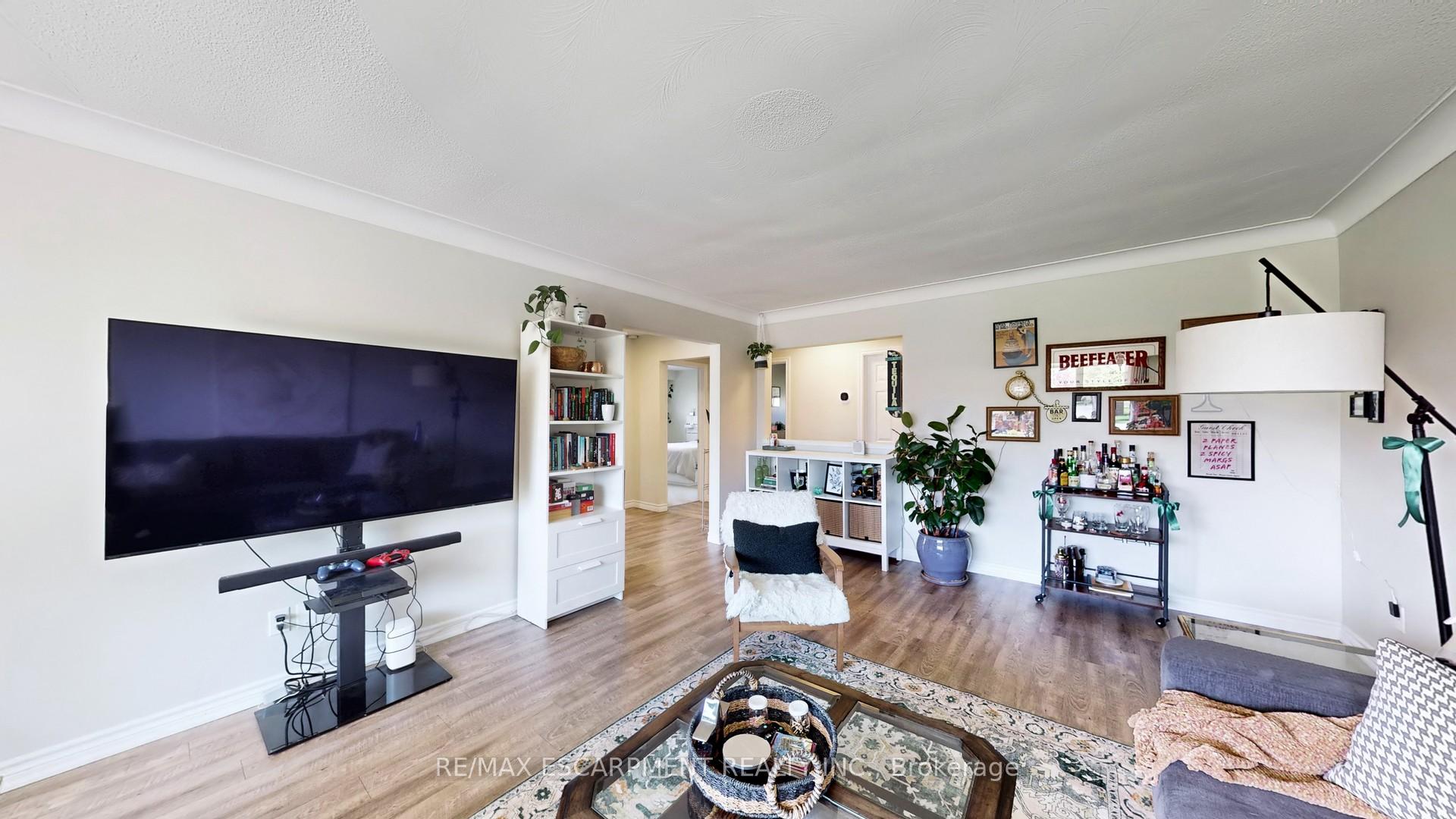 Photo 2 of 630 Trinity Church Road, Hamilton, Rural Glanbrook — HOMEH