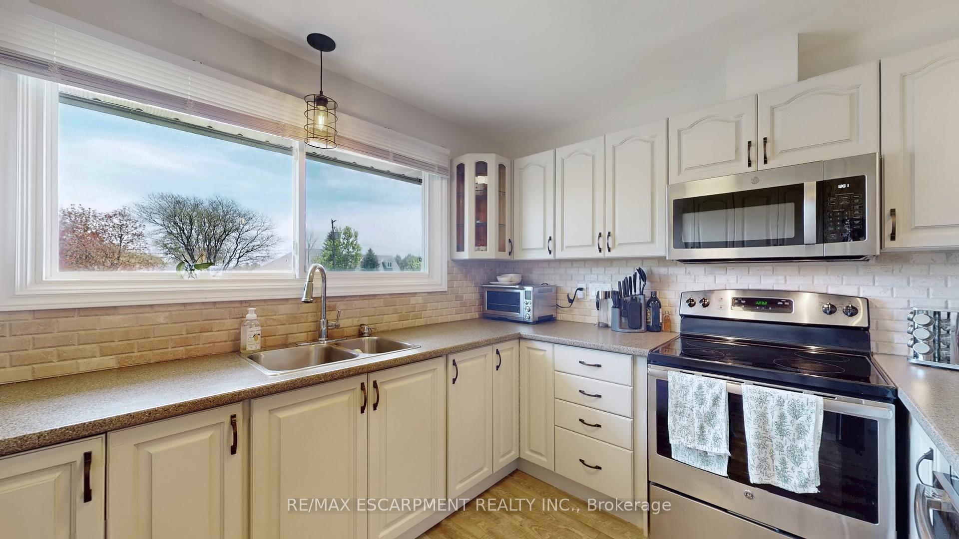 Photo 9 of 630 Trinity Church Road, Hamilton, Rural Glanbrook — HOMEH