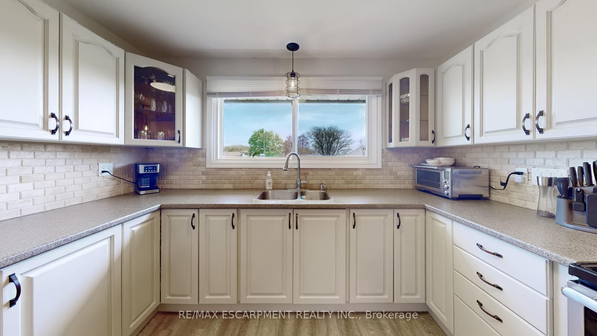 Photo 14 of 630 Trinity Church Road, Hamilton, Rural Glanbrook — HOMEH