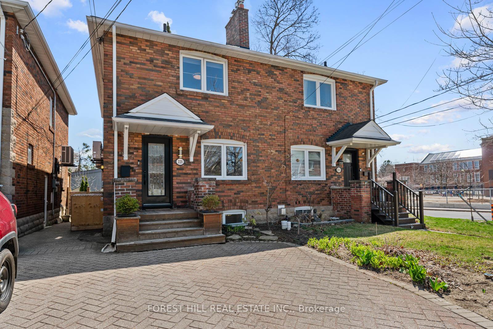 Front of 221 Fairlawn Avenue