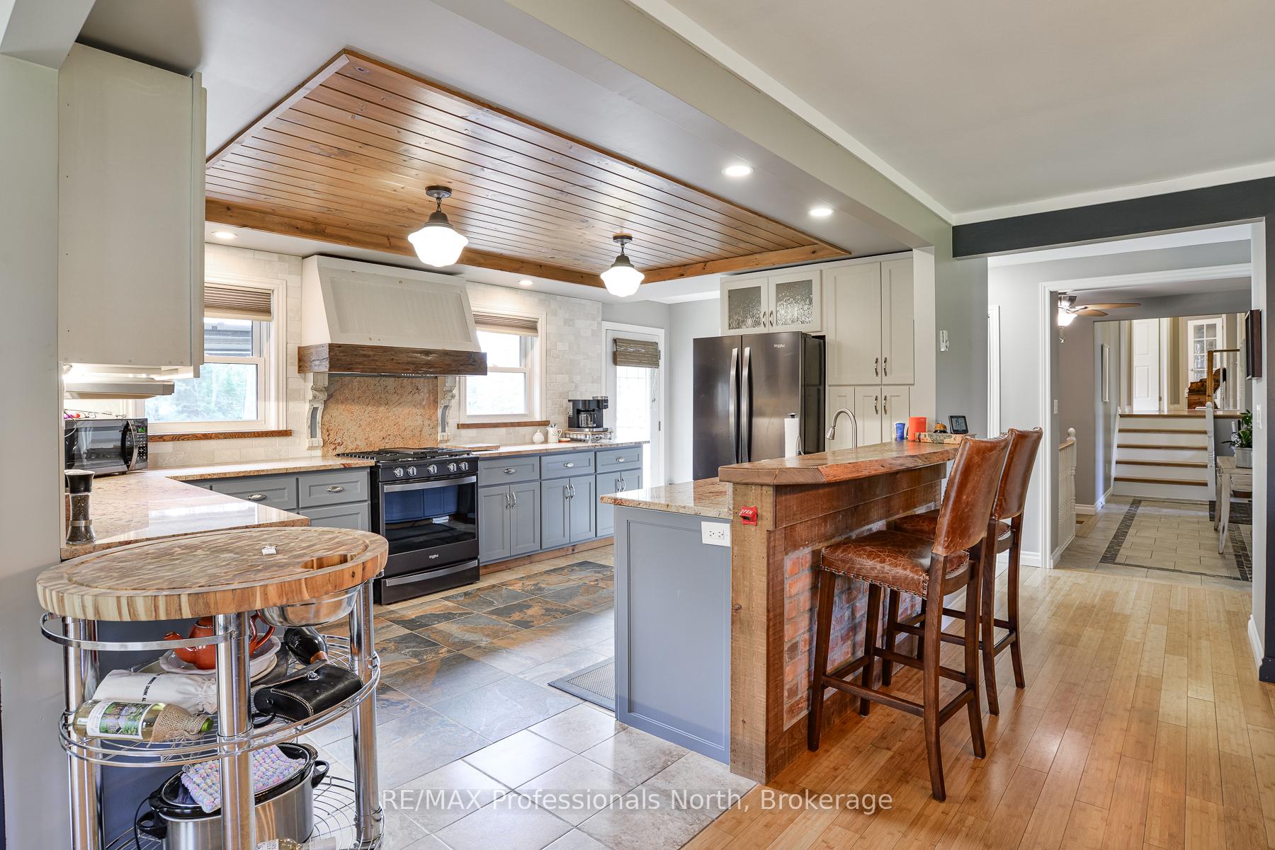 Photo 2 of 12 Kevin Crescent, Bracebridge, Monck (Bracebridge) — HOMEH