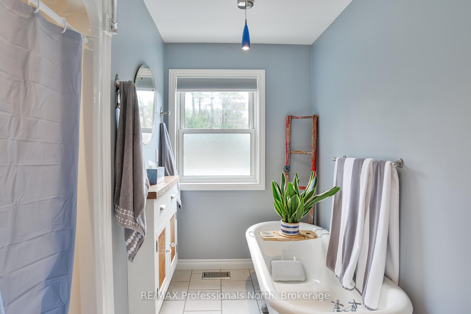 Photo 15 of 12 Kevin Crescent, Bracebridge, Monck (Bracebridge) — HOMEH