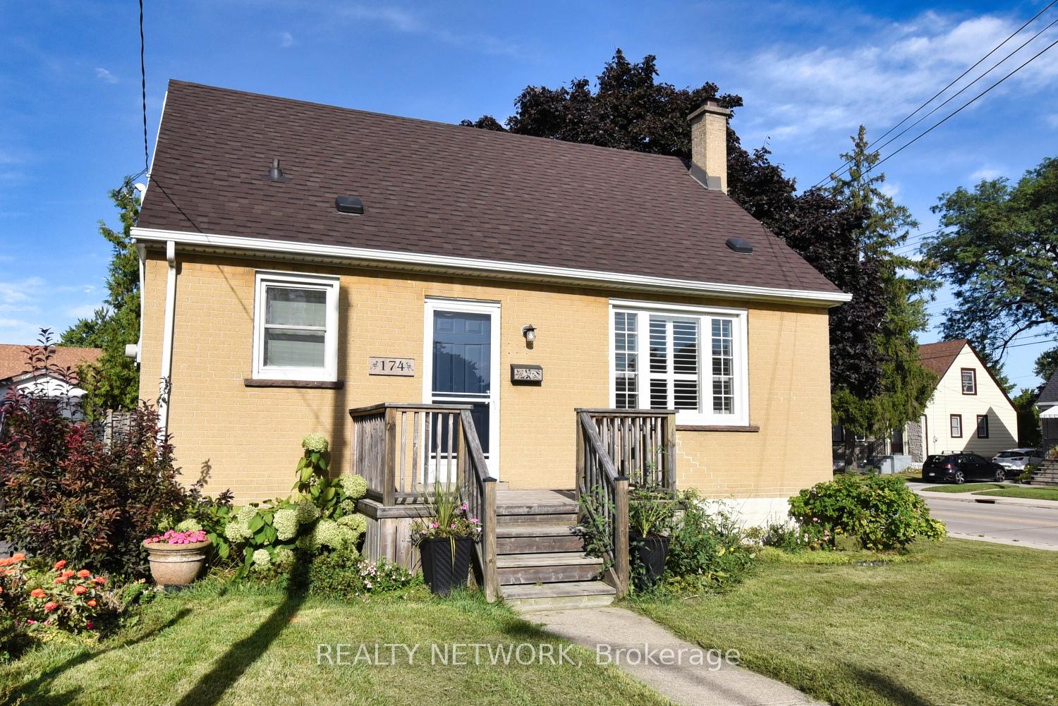 Photo 2 of 174 East 12th Street, Hamilton, Inch Park — HOMEH