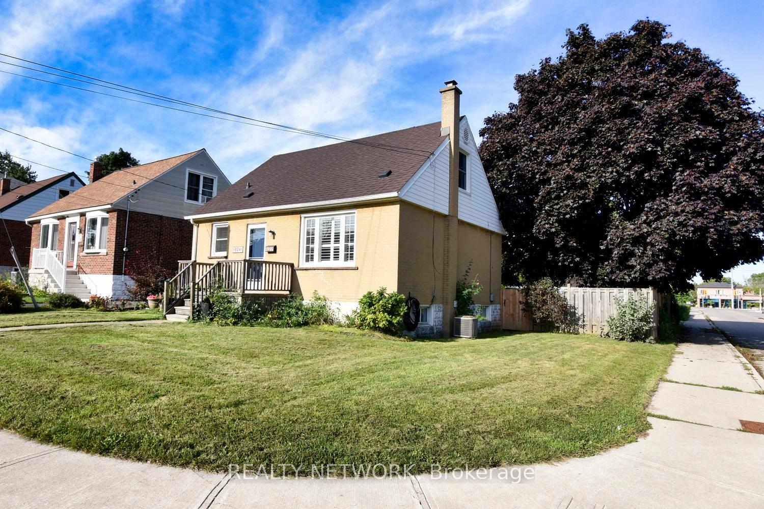 Photo 3 of 174 East 12th Street, Hamilton, Inch Park — HOMEH