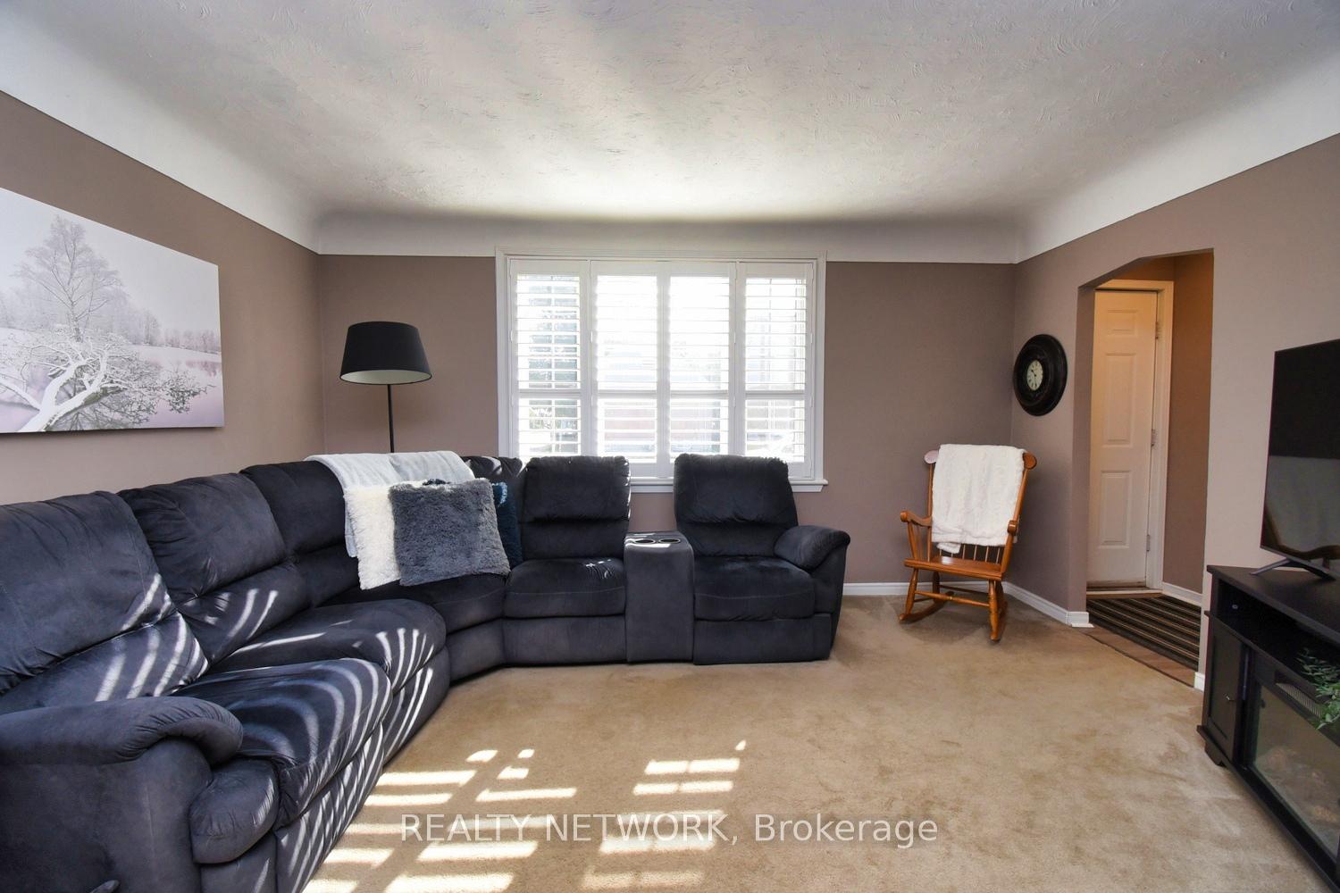 Photo 4 of 174 East 12th Street, Hamilton, Inch Park — HOMEH