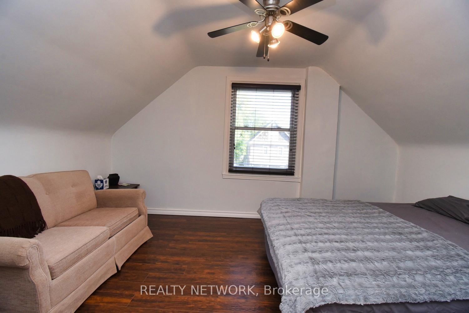 Photo 12 of 174 East 12th Street, Hamilton, Inch Park — HOMEH