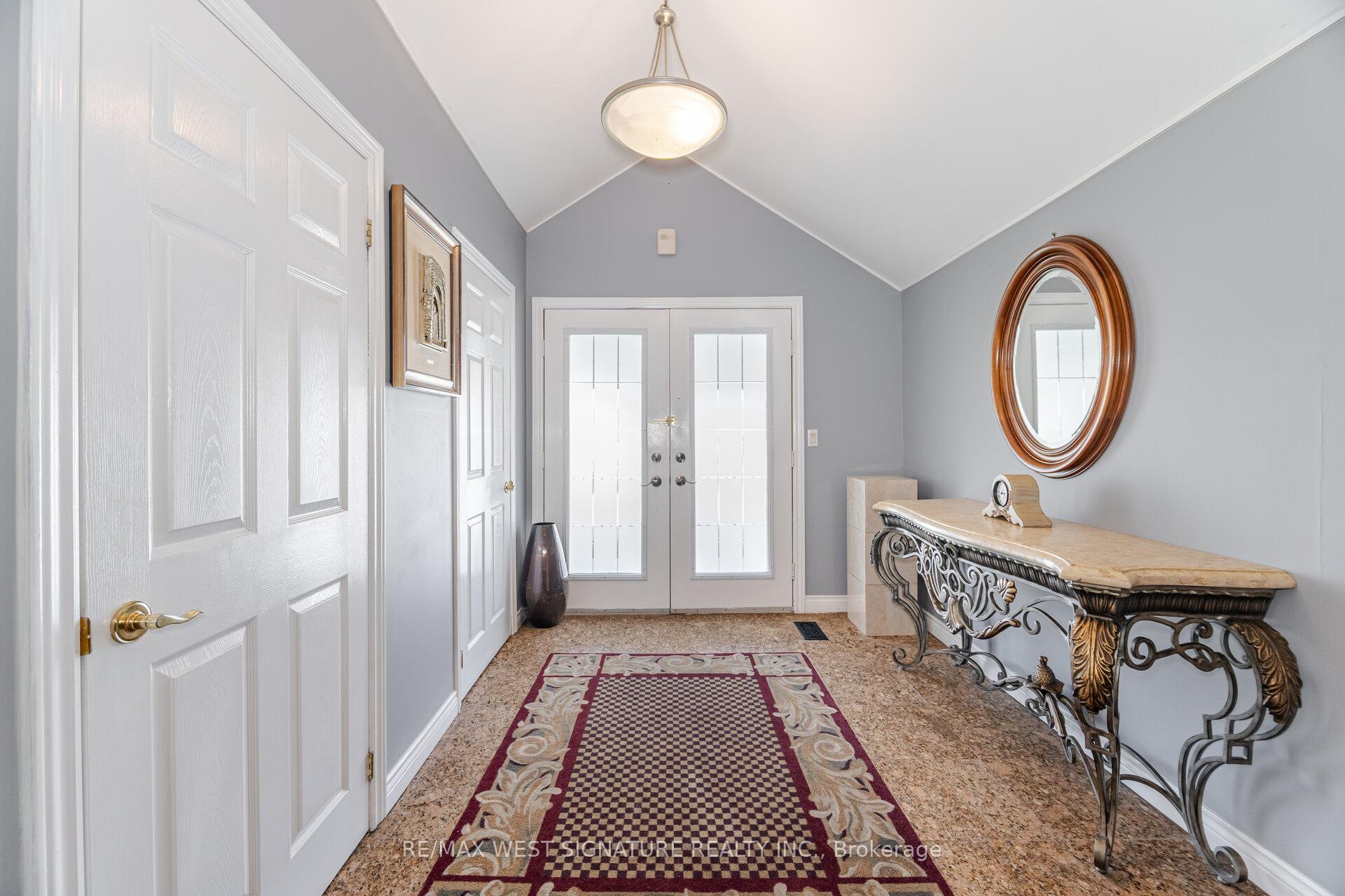 Photo 6 of 118 Martha Crescent, Caledon, Bolton West — HOMEH