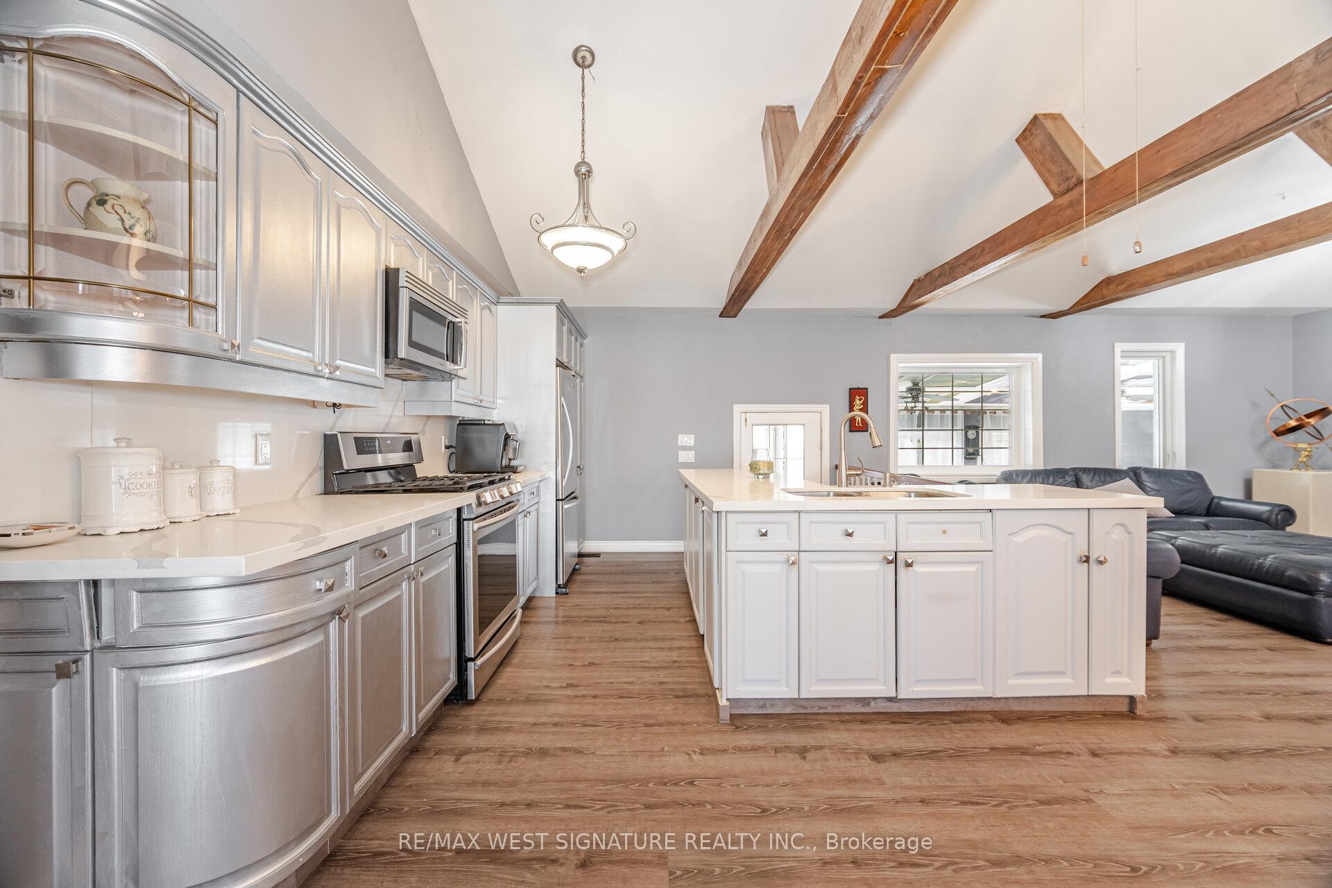 Photo 3 of 118 Martha Crescent, Caledon, Bolton West — HOMEH