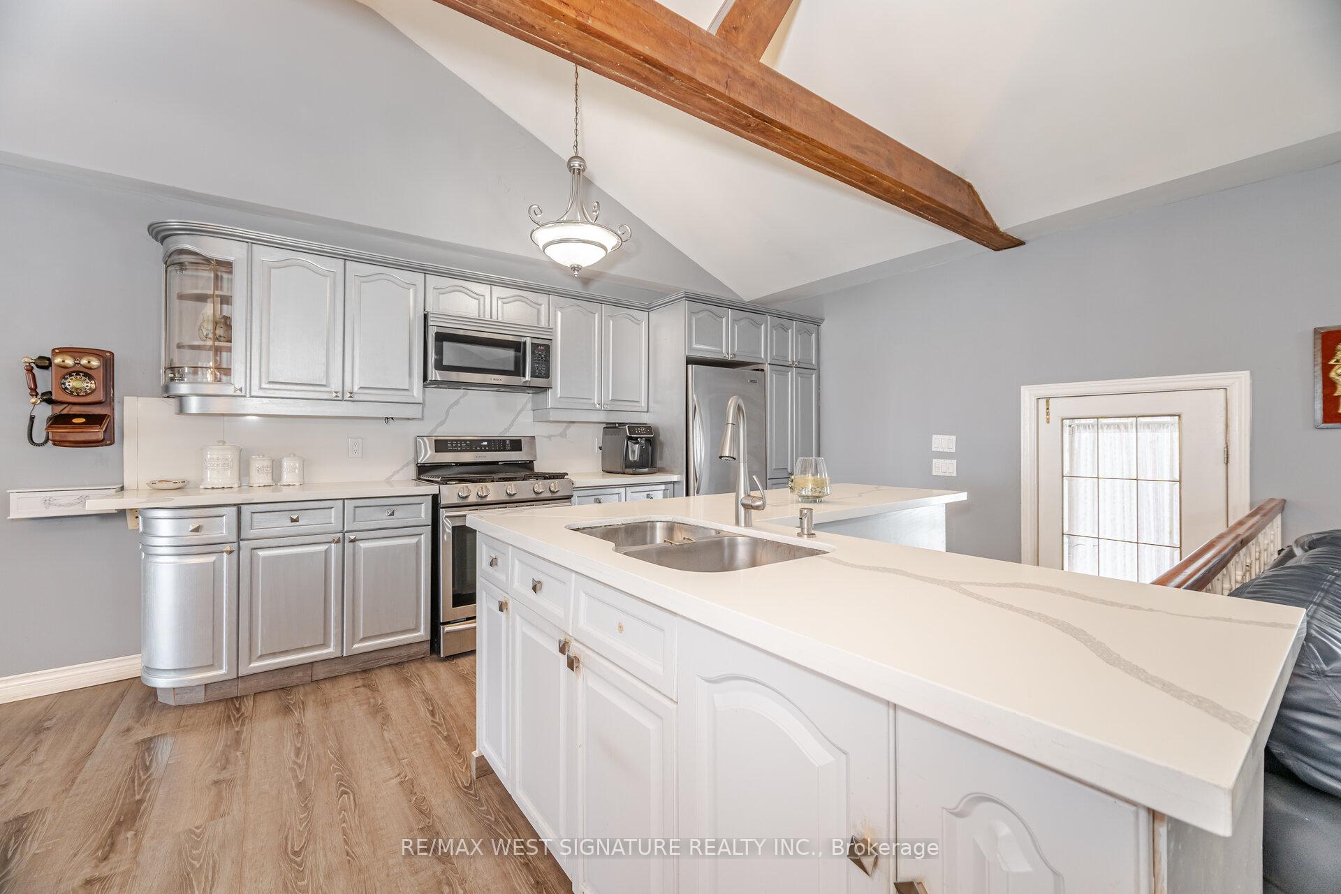 Photo 8 of 118 Martha Crescent, Caledon, Bolton West — HOMEH