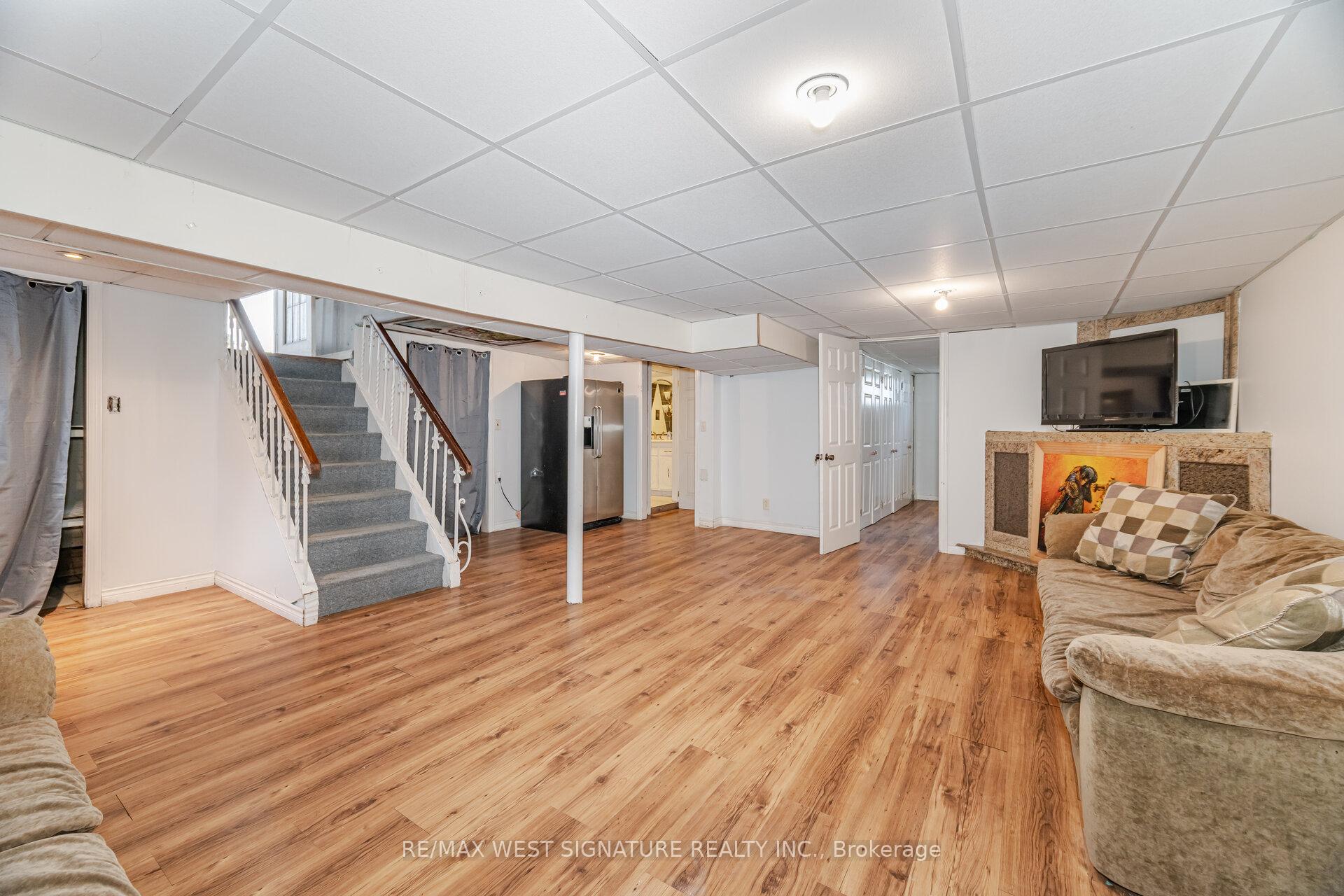 Photo 18 of 118 Martha Crescent, Caledon, Bolton West — HOMEH
