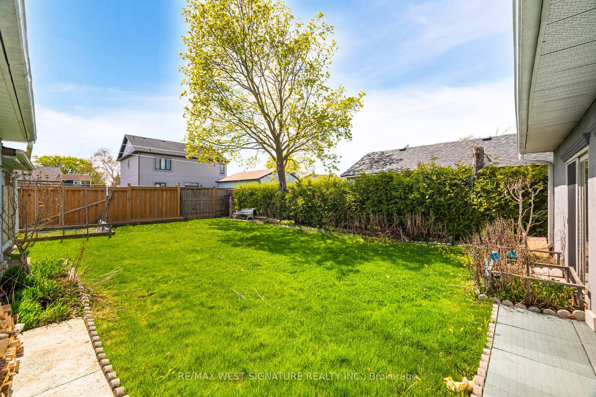Photo 22 of 118 Martha Crescent, Caledon, Bolton West — HOMEH