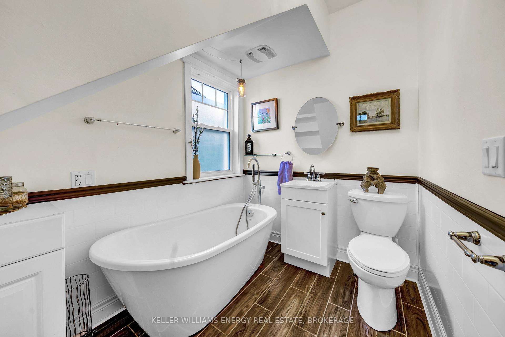 Photo 20 of 55 Alexander Street, Belleville, Belleville Ward — HOMEH