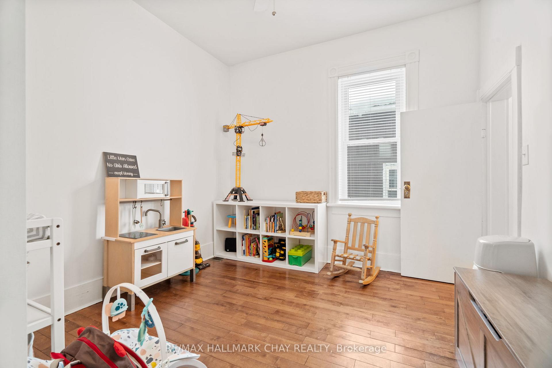 Photo 4 of 10 Albert Street E, Springwater, Hillsdale — HOMEH