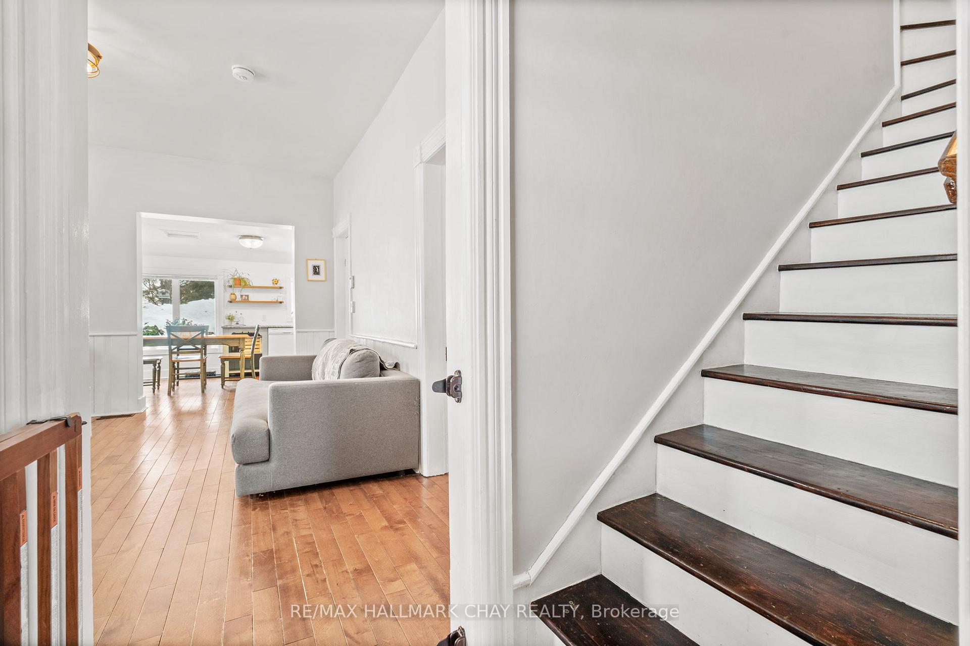 Photo 5 of 10 Albert Street E, Springwater, Hillsdale — HOMEH