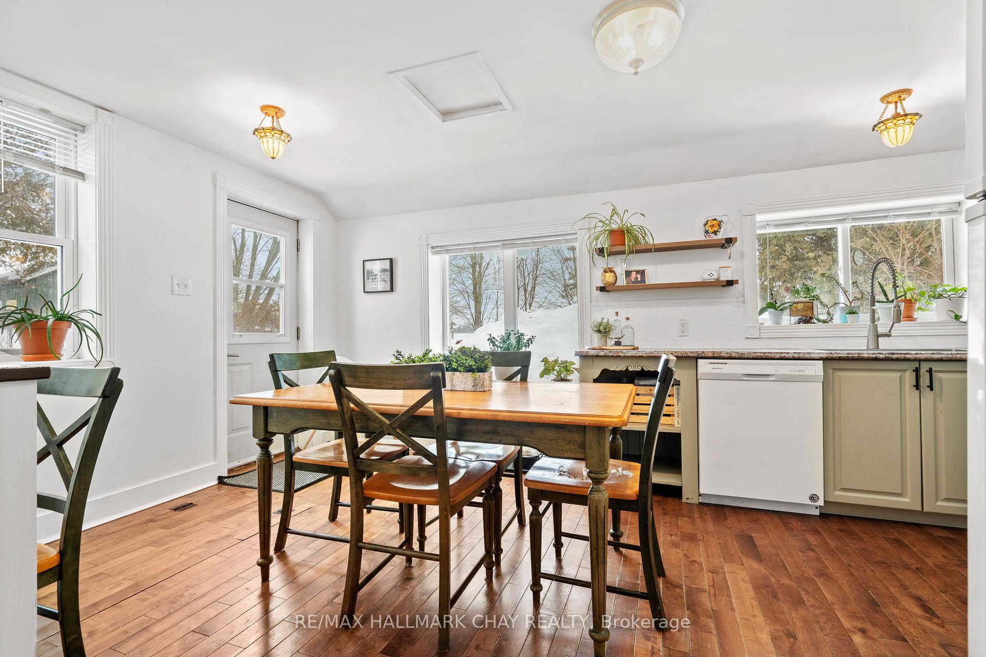 Photo 6 of 10 Albert Street E, Springwater, Hillsdale — HOMEH