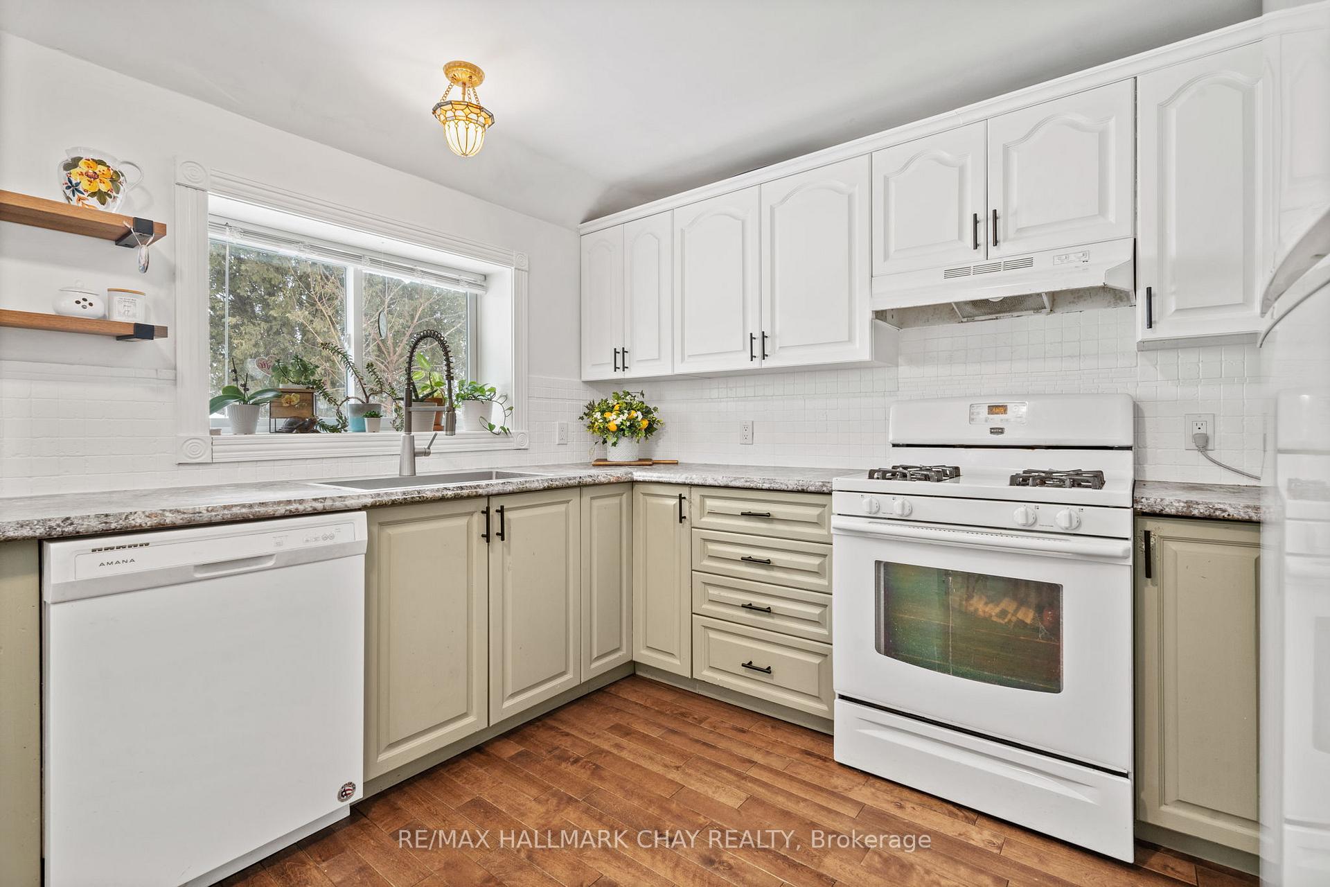 Photo 9 of 10 Albert Street E, Springwater, Hillsdale — HOMEH