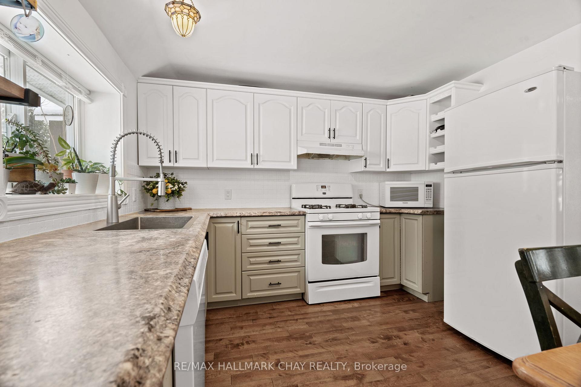 Photo 16 of 10 Albert Street E, Springwater, Hillsdale — HOMEH