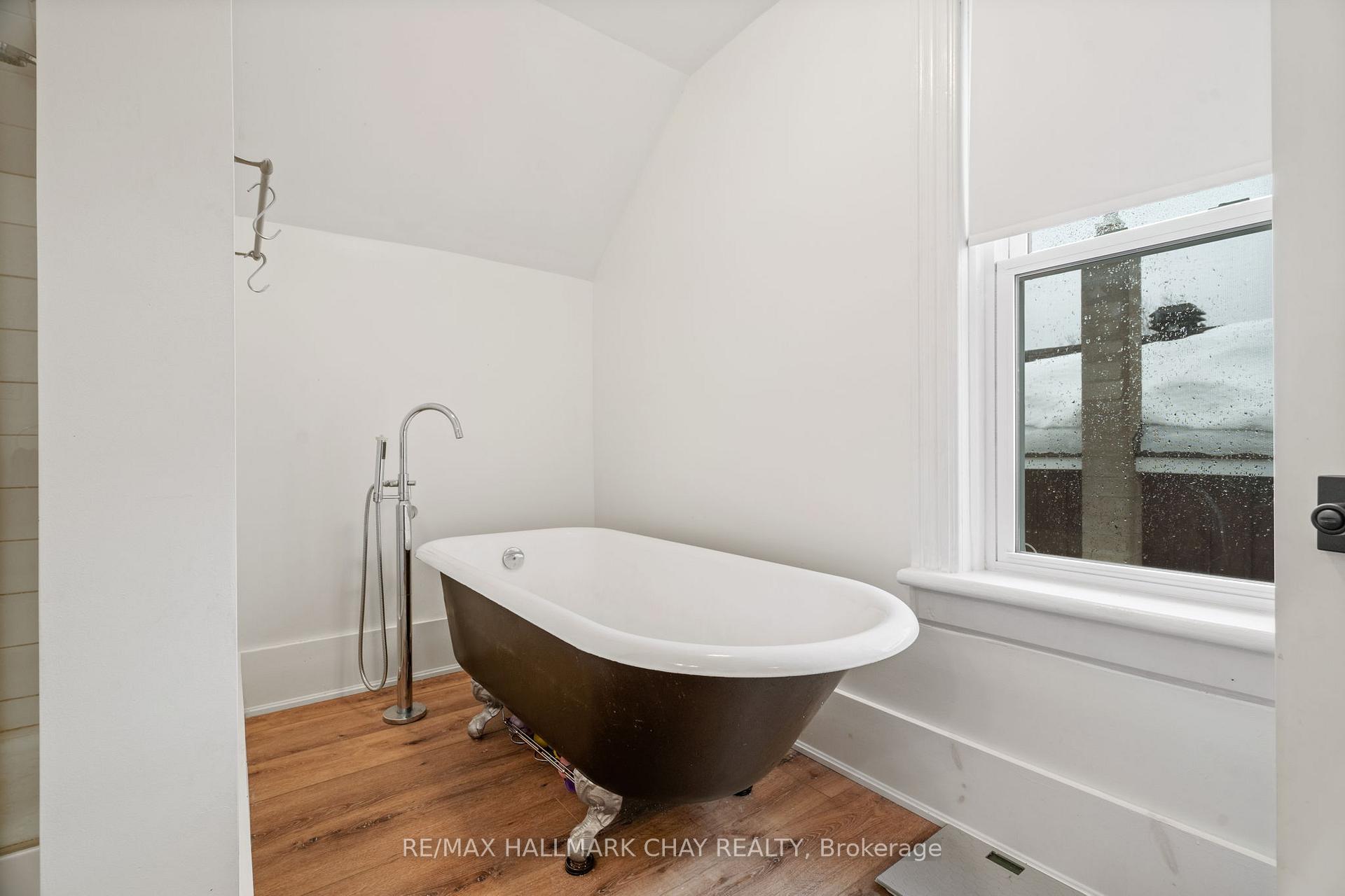 Photo 24 of 10 Albert Street E, Springwater, Hillsdale — HOMEH