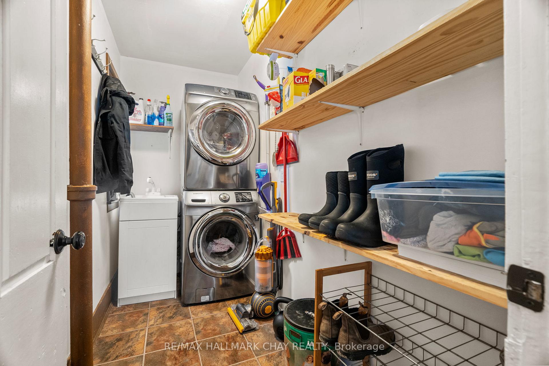 Photo 34 of 10 Albert Street E, Springwater, Hillsdale — HOMEH