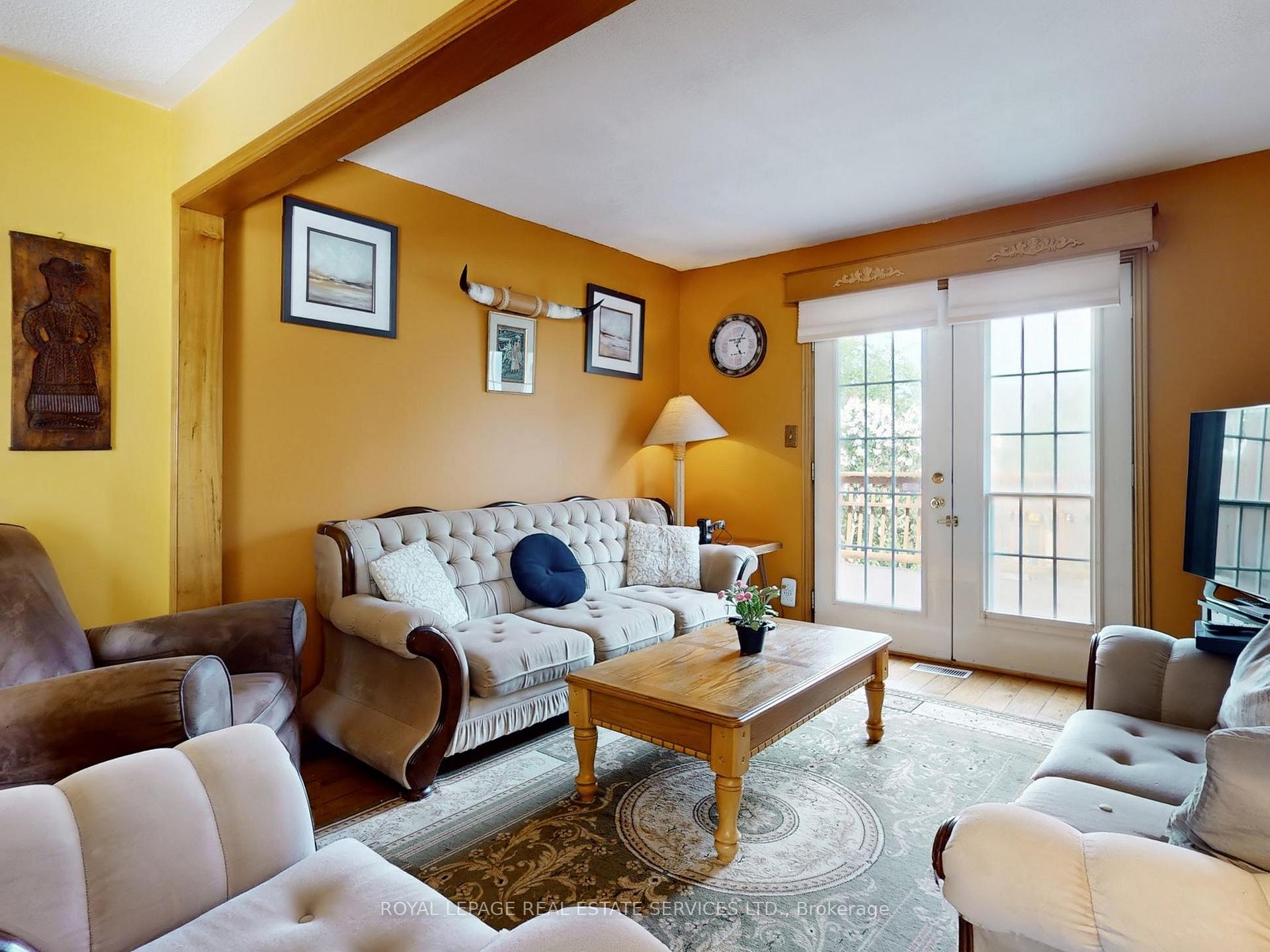 Photo 5 of 1351 Mosley Street, Wasaga Beach — HOMEH