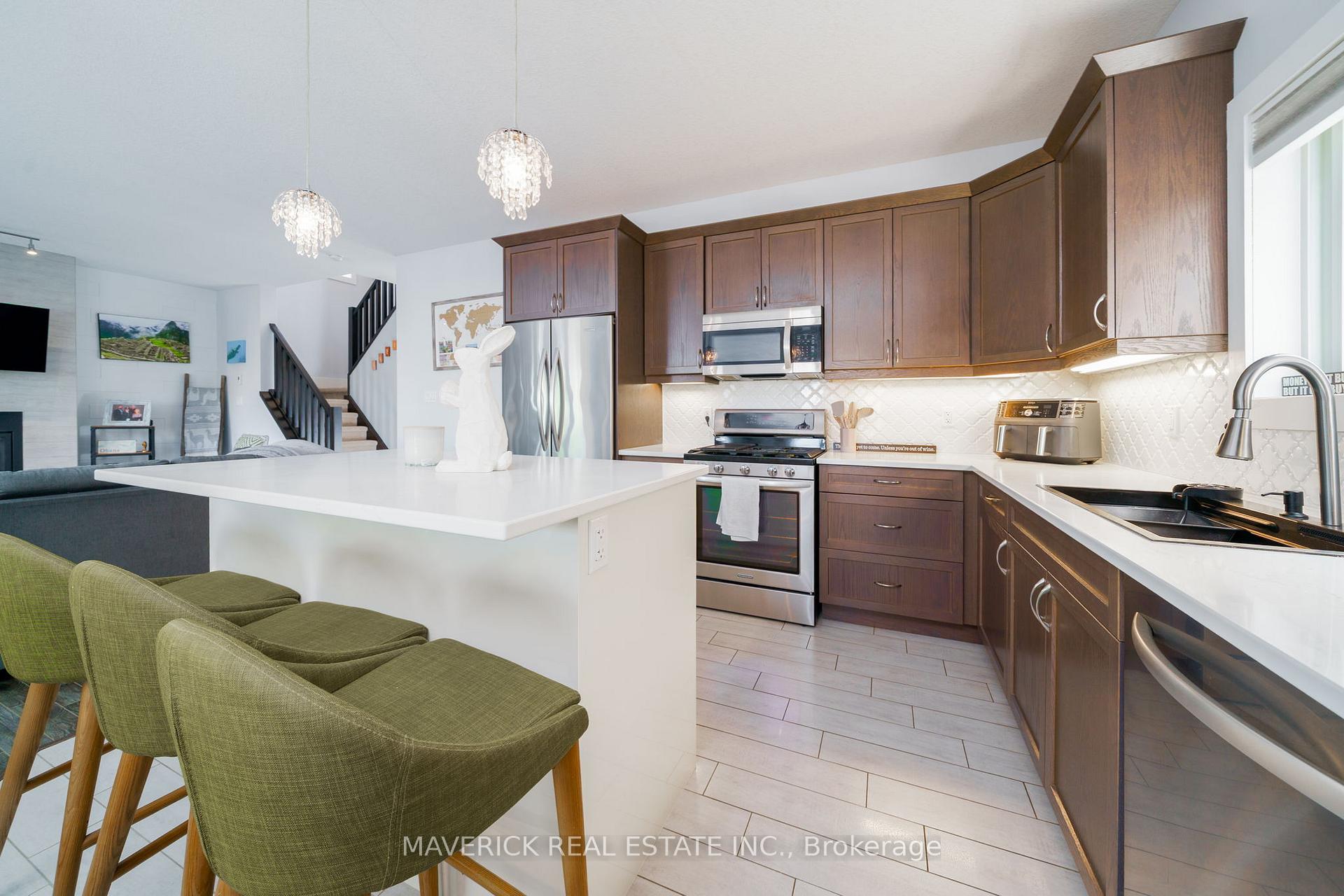 Photo 6 of 1461 Riverbend Road, London, South A — HOMEH