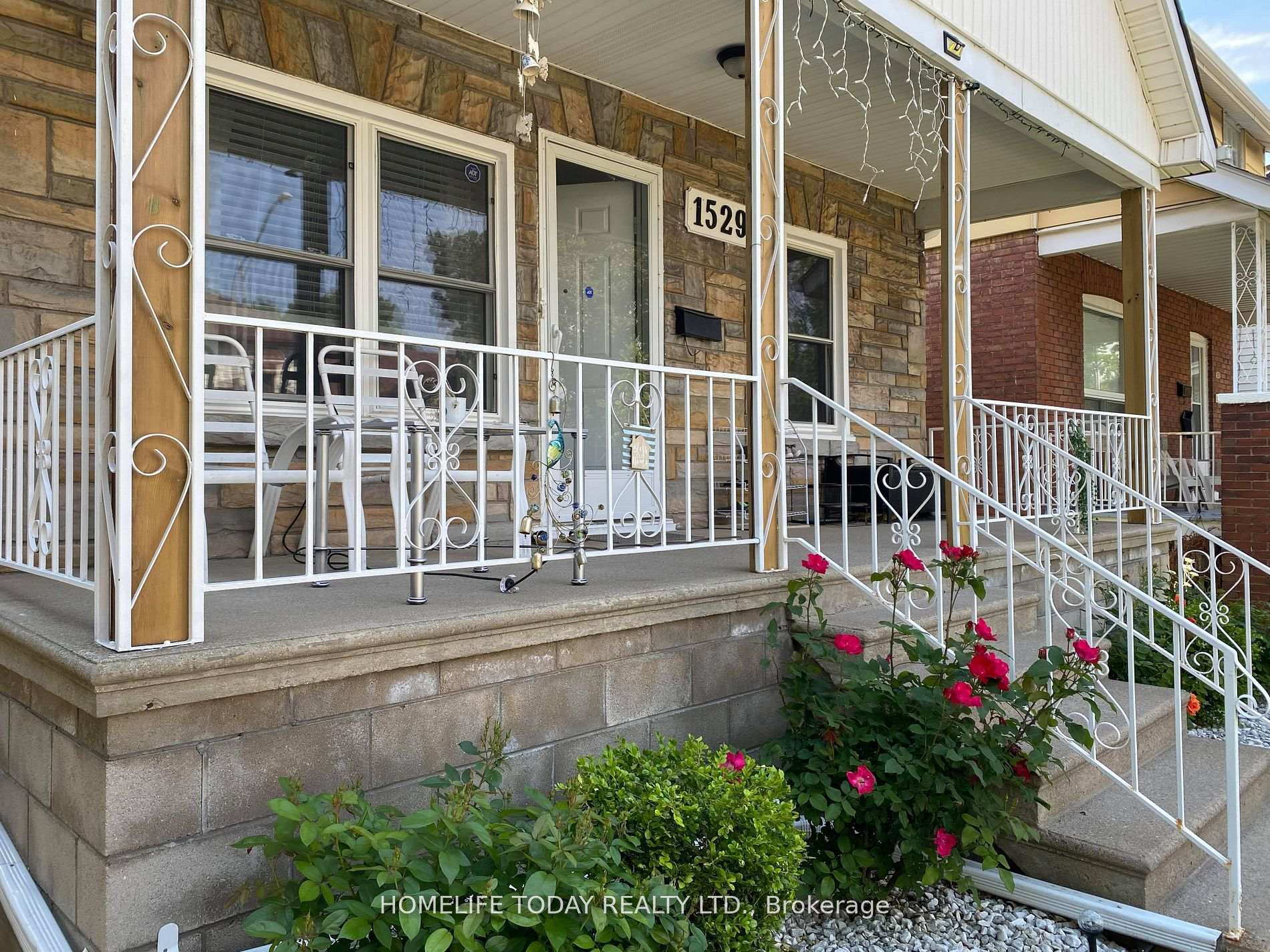 Photo 2 of 1529 Hall Avenue, Windsor, Walkerville — HOMEH