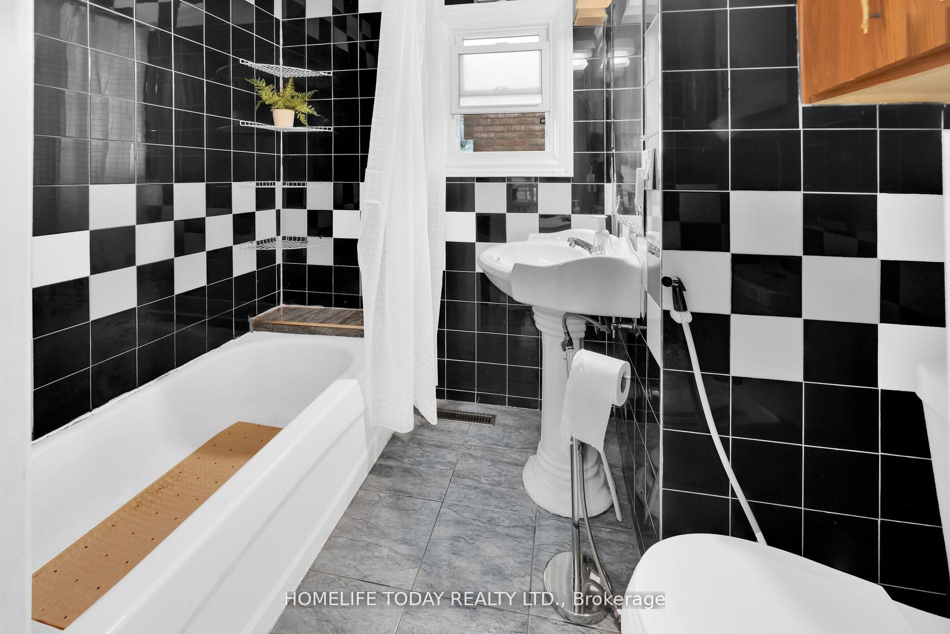 Photo 8 of 1529 Hall Avenue, Windsor, Walkerville — HOMEH