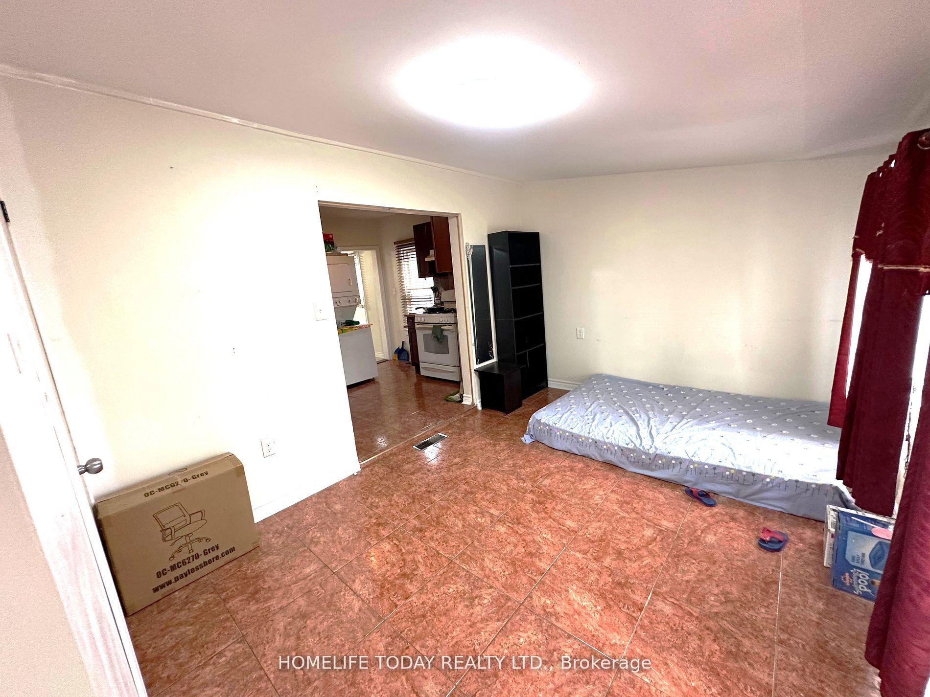 Photo 4 of 1529 Hall Avenue, Windsor, Walkerville — HOMEH