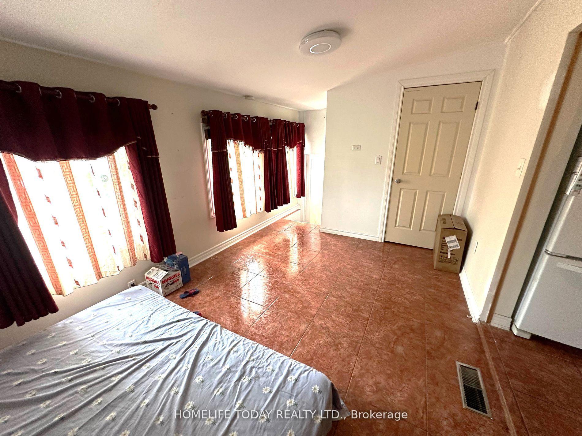 Photo 5 of 1529 Hall Avenue, Windsor, Walkerville — HOMEH