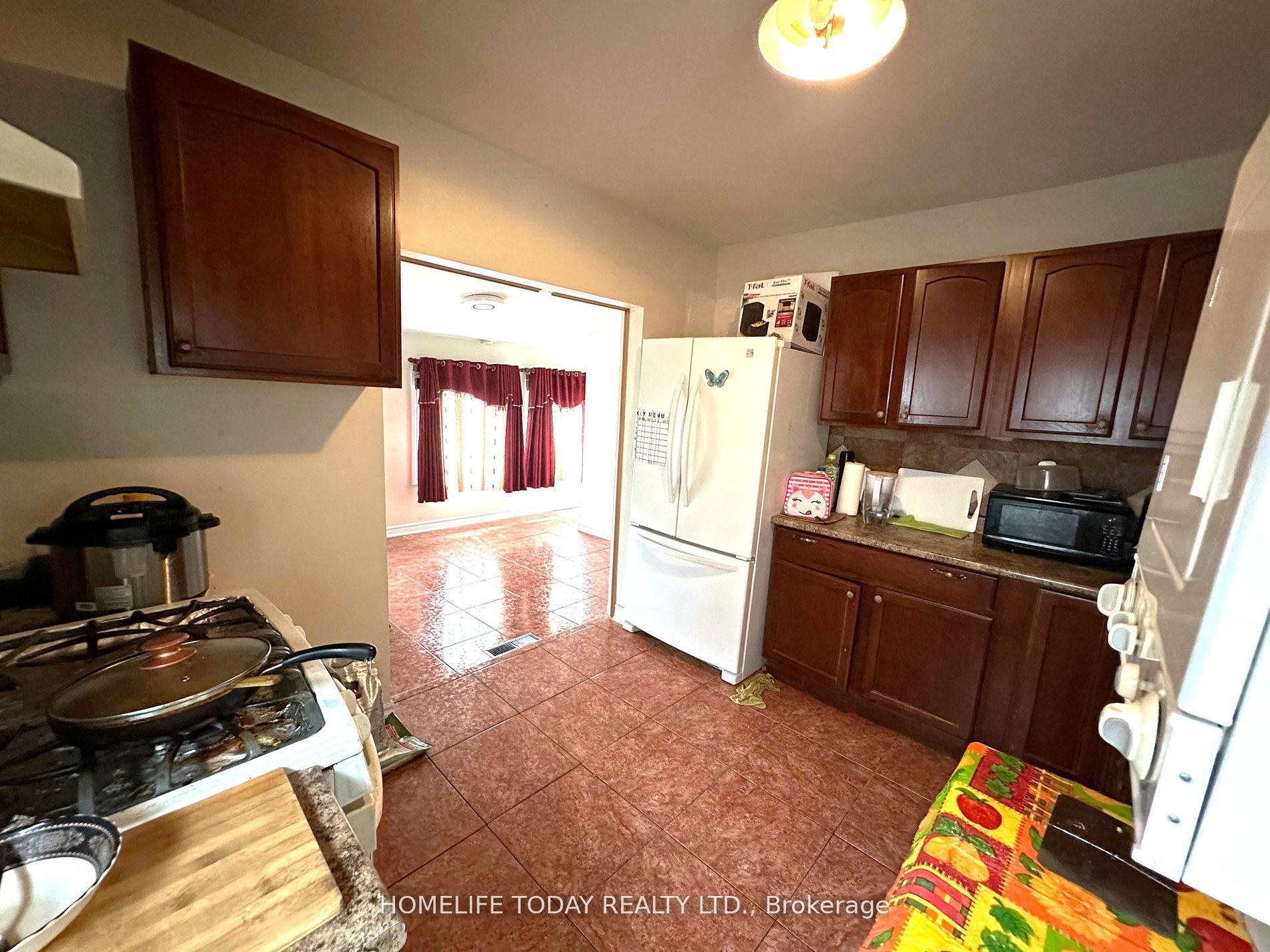 Photo 12 of 1529 Hall Avenue, Windsor, Walkerville — HOMEH