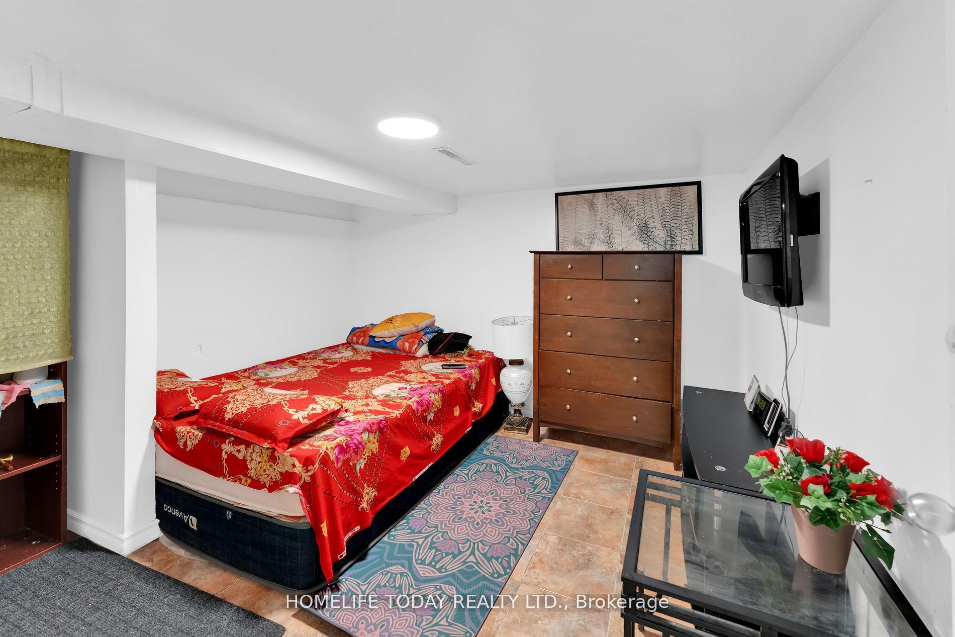 Photo 16 of 1529 Hall Avenue, Windsor, Walkerville — HOMEH