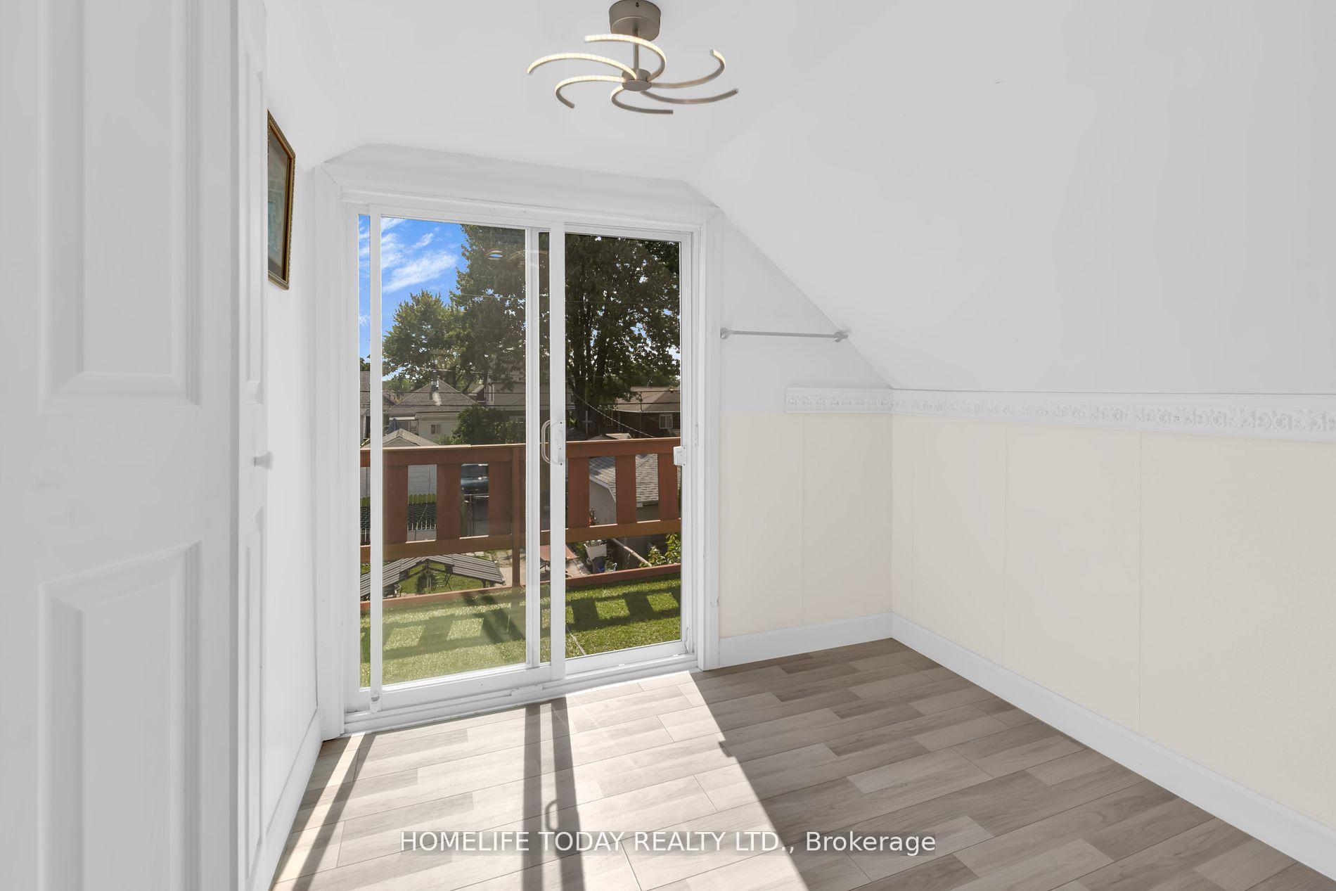Photo 13 of 1529 Hall Avenue, Windsor, Walkerville — HOMEH