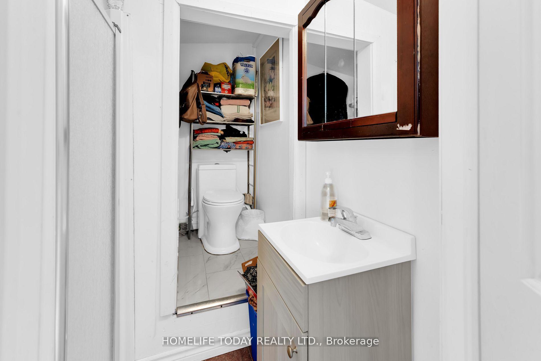Photo 22 of 1529 Hall Avenue, Windsor, Walkerville — HOMEH