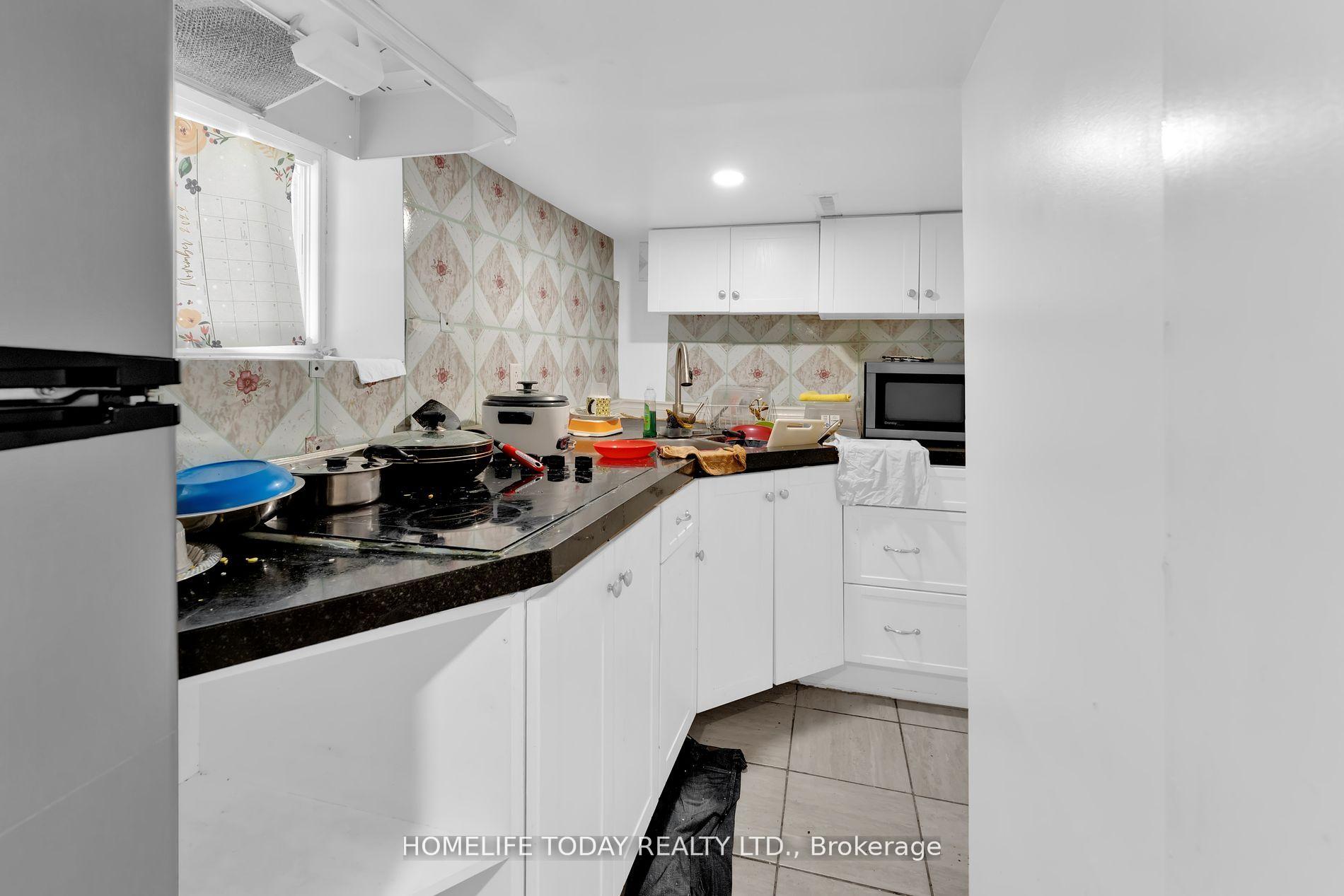 Photo 15 of 1529 Hall Avenue, Windsor, Walkerville — HOMEH