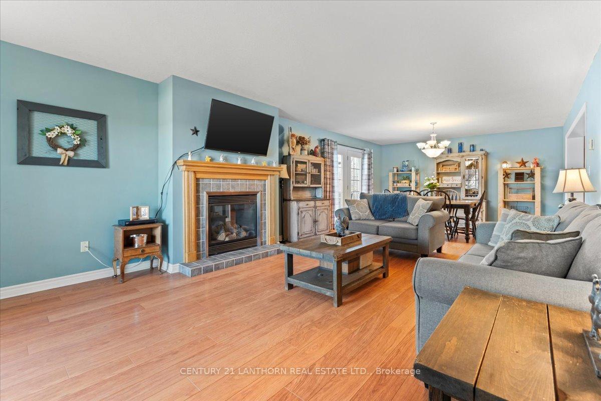 Photo 2 of 268 Henry Street, Stirling-Rawdon, Stirling Ward — HOMEH