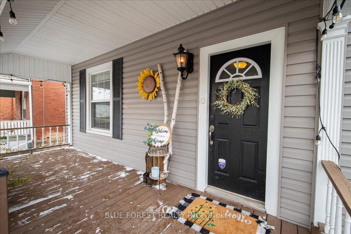 Photo 5 of 33 Metcalfe Street, St. Thomas — HOMEH