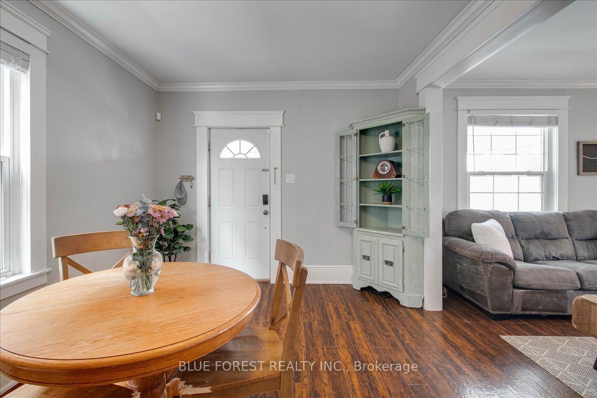 Photo 3 of 33 Metcalfe Street, St. Thomas — HOMEH