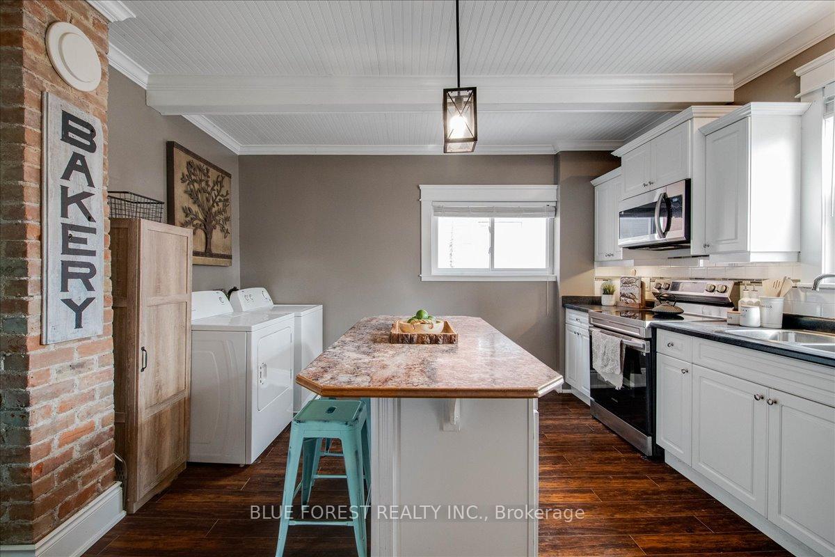 Photo 15 of 33 Metcalfe Street, St. Thomas — HOMEH