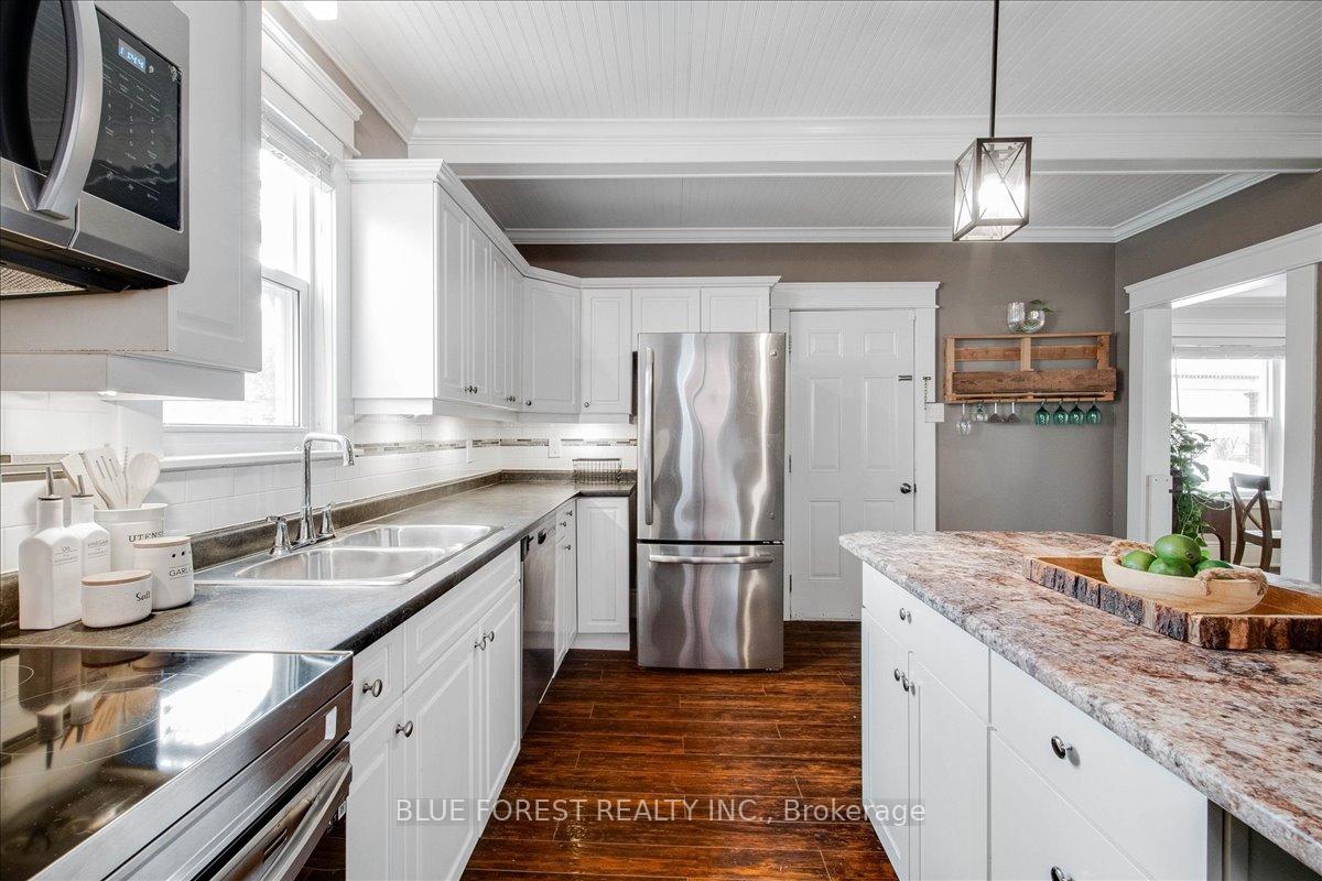 Photo 11 of 33 Metcalfe Street, St. Thomas — HOMEH