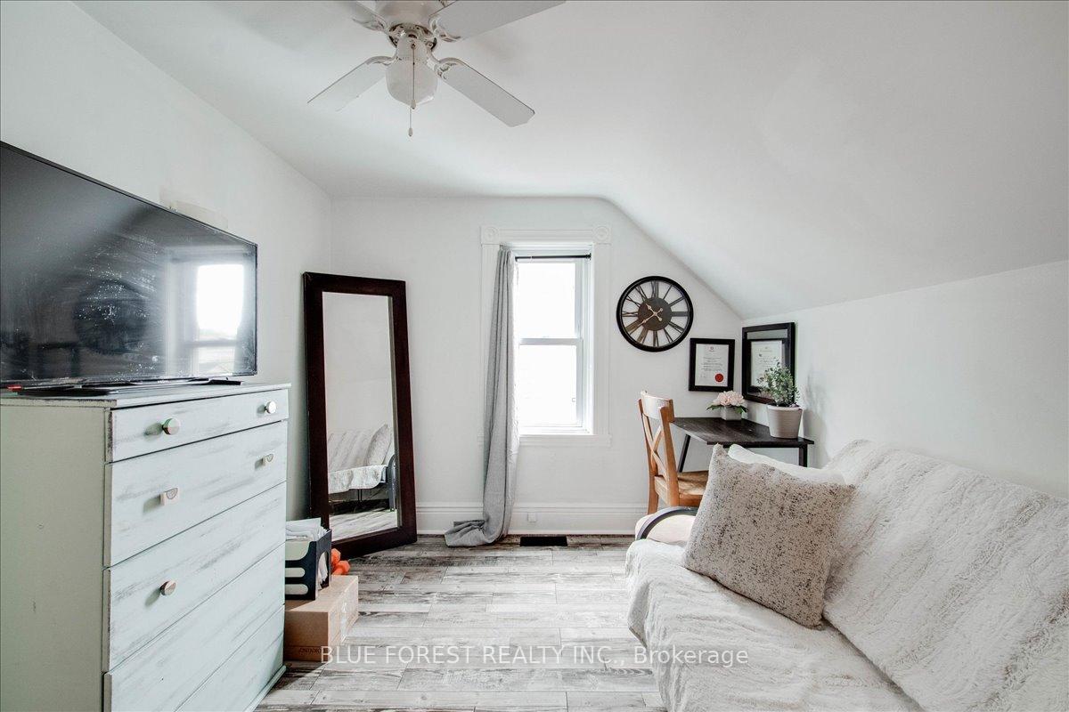 Photo 20 of 33 Metcalfe Street, St. Thomas — HOMEH