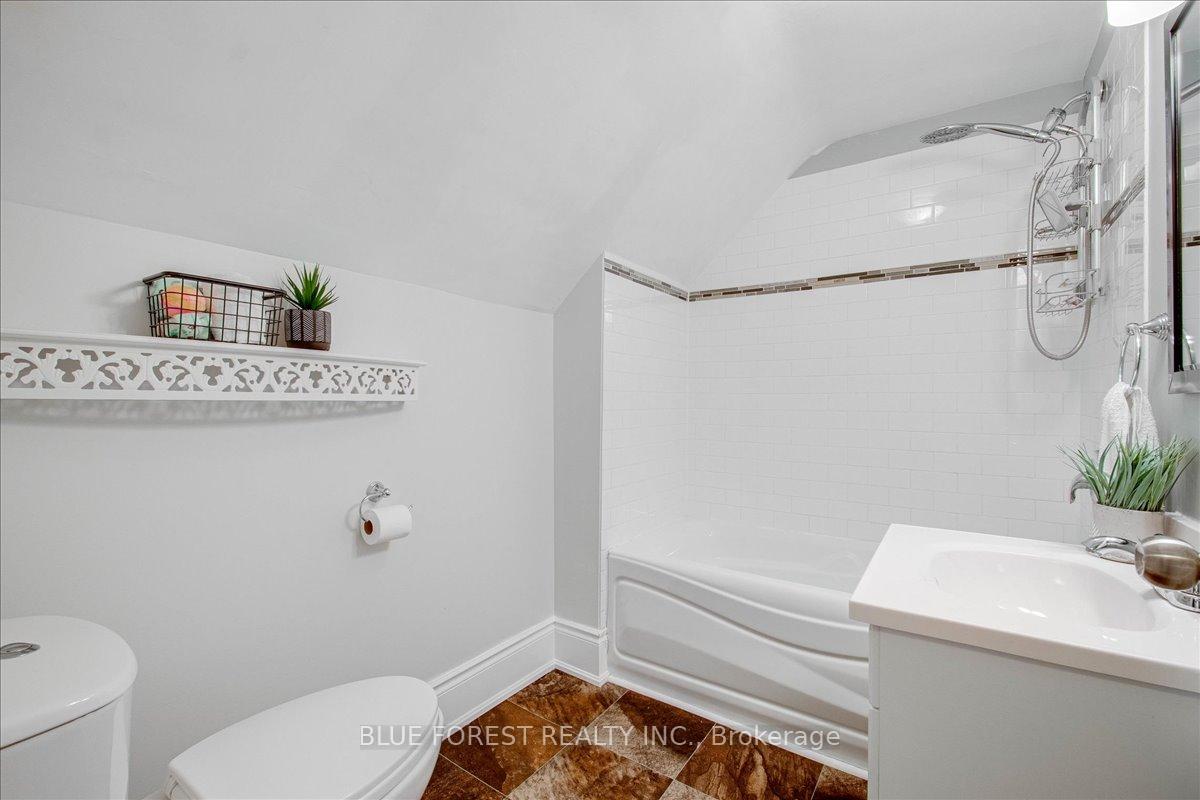 Photo 14 of 33 Metcalfe Street, St. Thomas — HOMEH