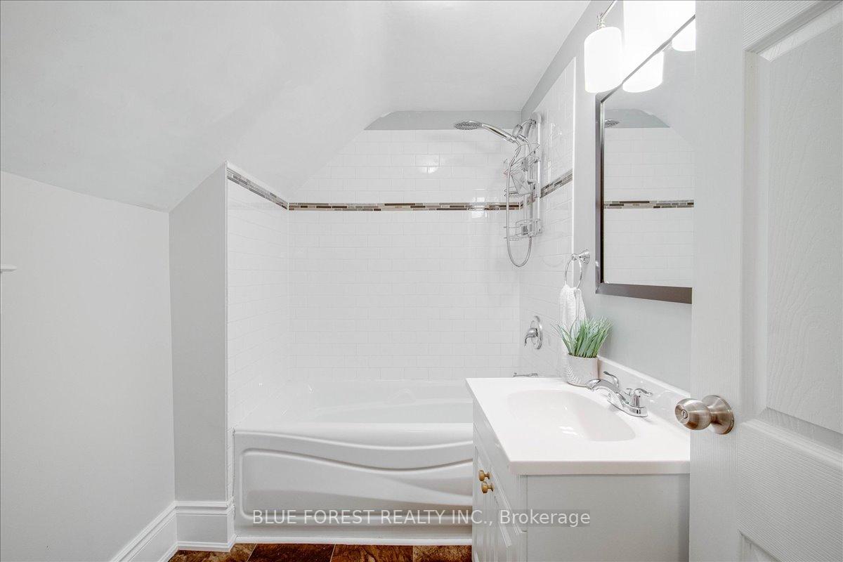 Photo 19 of 33 Metcalfe Street, St. Thomas — HOMEH