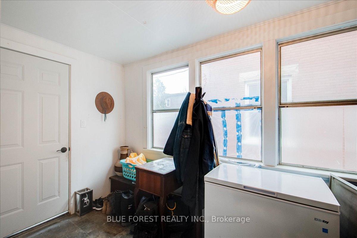 Photo 18 of 33 Metcalfe Street, St. Thomas — HOMEH